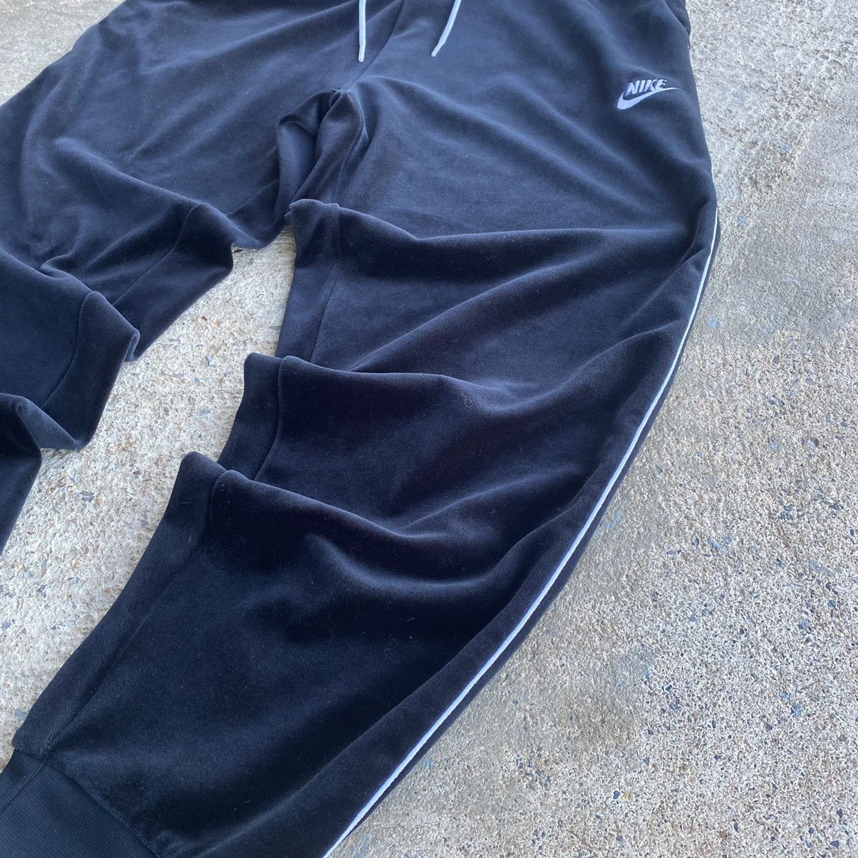 Nike × Vintage Vintage Y2K Nike Velour Black Velvety Jogger Sweatpants Size US 32 / EU 48 - 3 Thumbnail