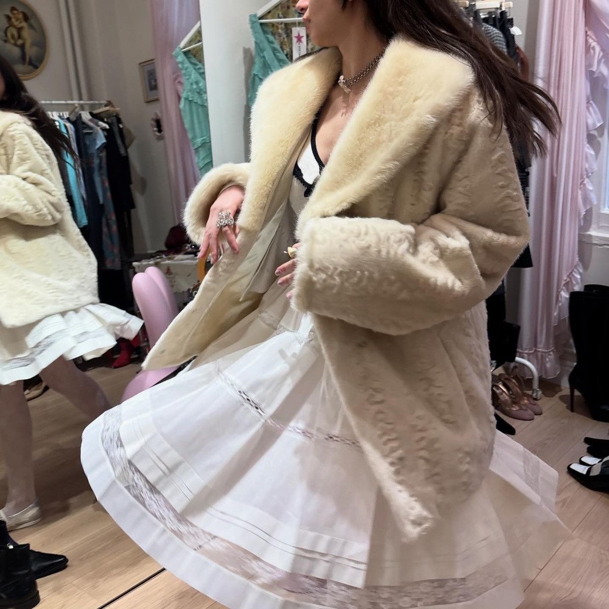 Vintage 90’s faux fur coat Size L / US 10 / IT 46 - 2 Thumbnail