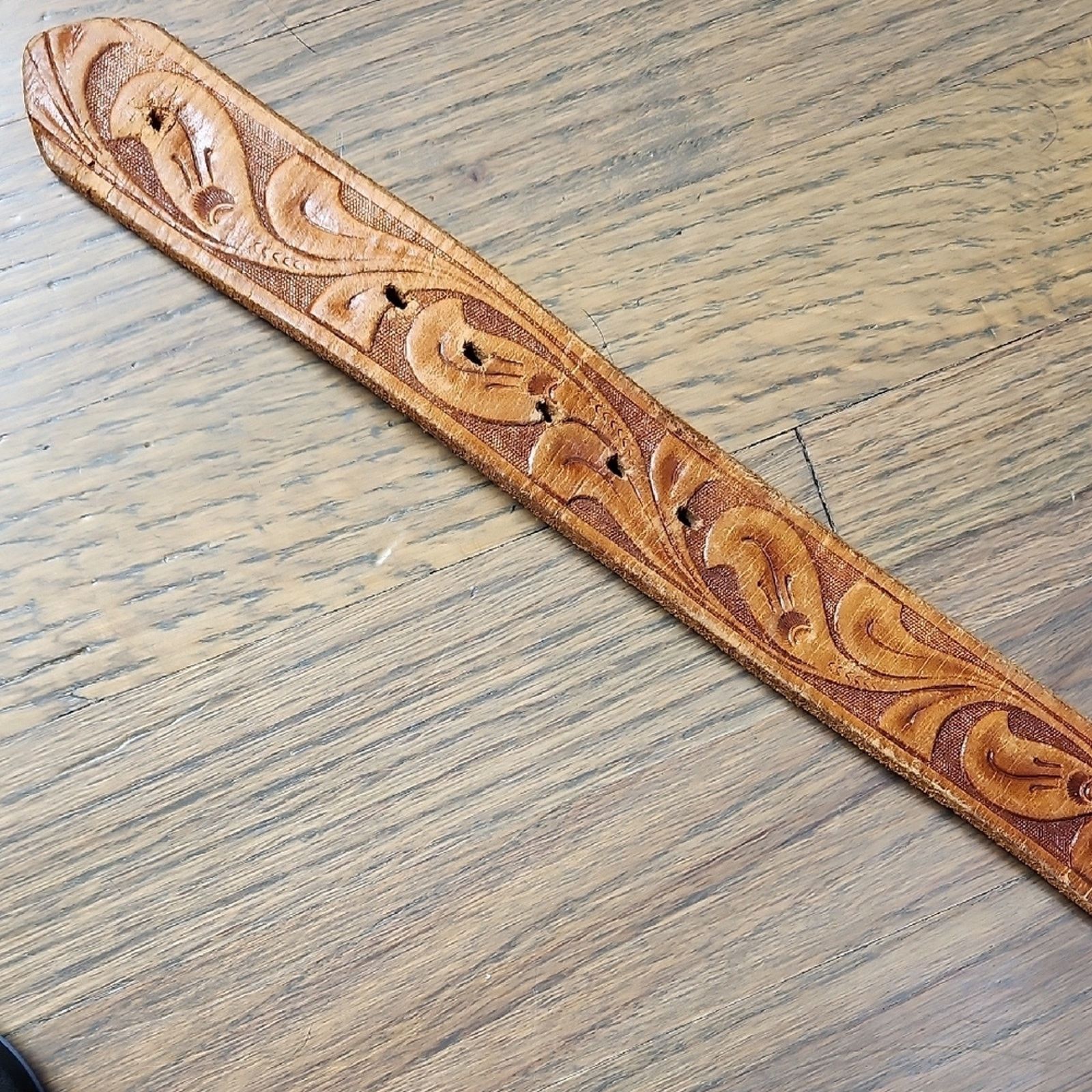 Justin Boots Justin Boots Carved Brown Leather Belt with Silver Buckle Size ONE SIZE - 5 Thumbnail