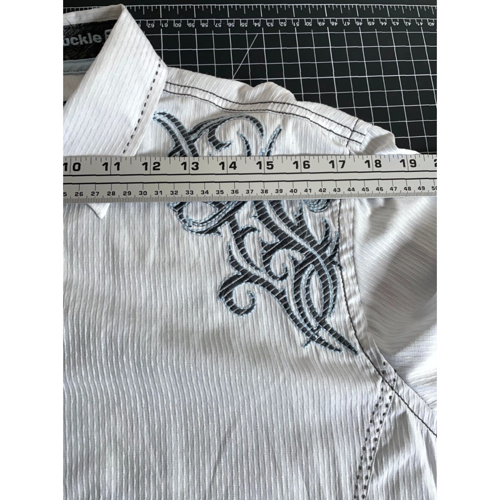 Roar VINTAGE Roar Embroidered Tribal Long Sleeve Shirt Adult Medium White Pinstripe Buckle Size US M / EU 48-50 / 2 - 7 Thumbnail