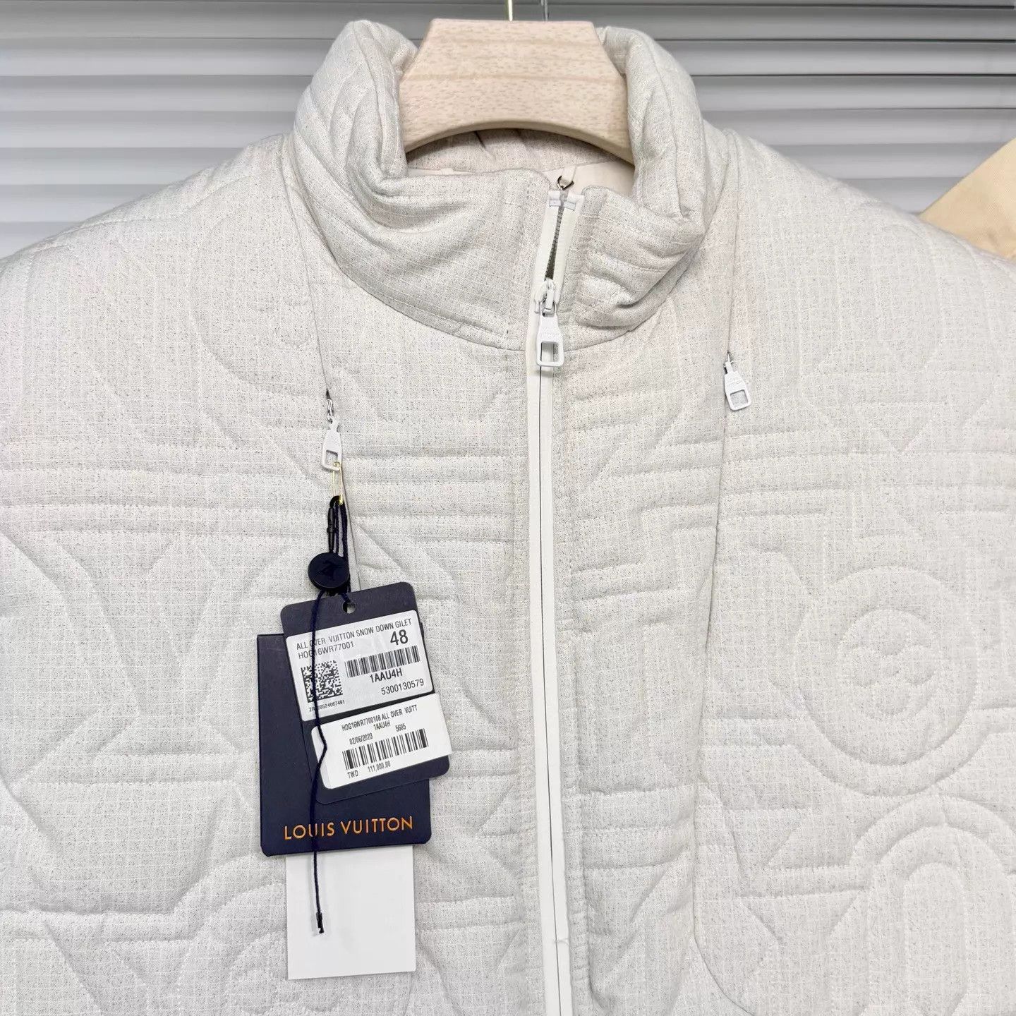 Louis Vuitton LV 24 New Runway White Down Vest Size 48 Embossed Logo Size US M / EU 48-50 / 2 - 3 Thumbnail