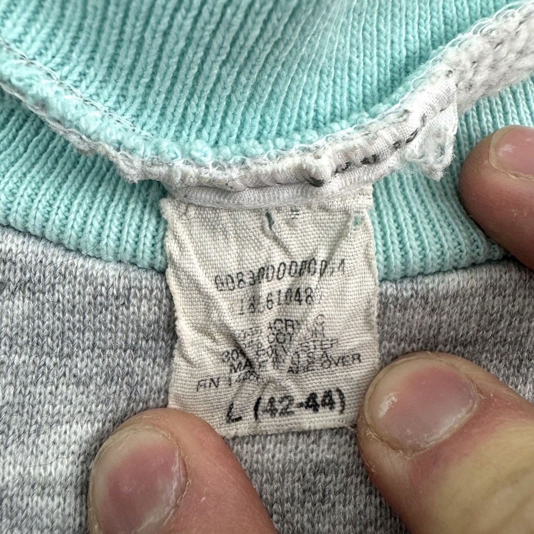 Vintage VINTAGE Sweatshirt Mens Large Gray USA 80s Two Tone Crew Neck Raglan Cotton Acrylic Pullover Size US L / EU 52-54 / 3 - 4 Thumbnail