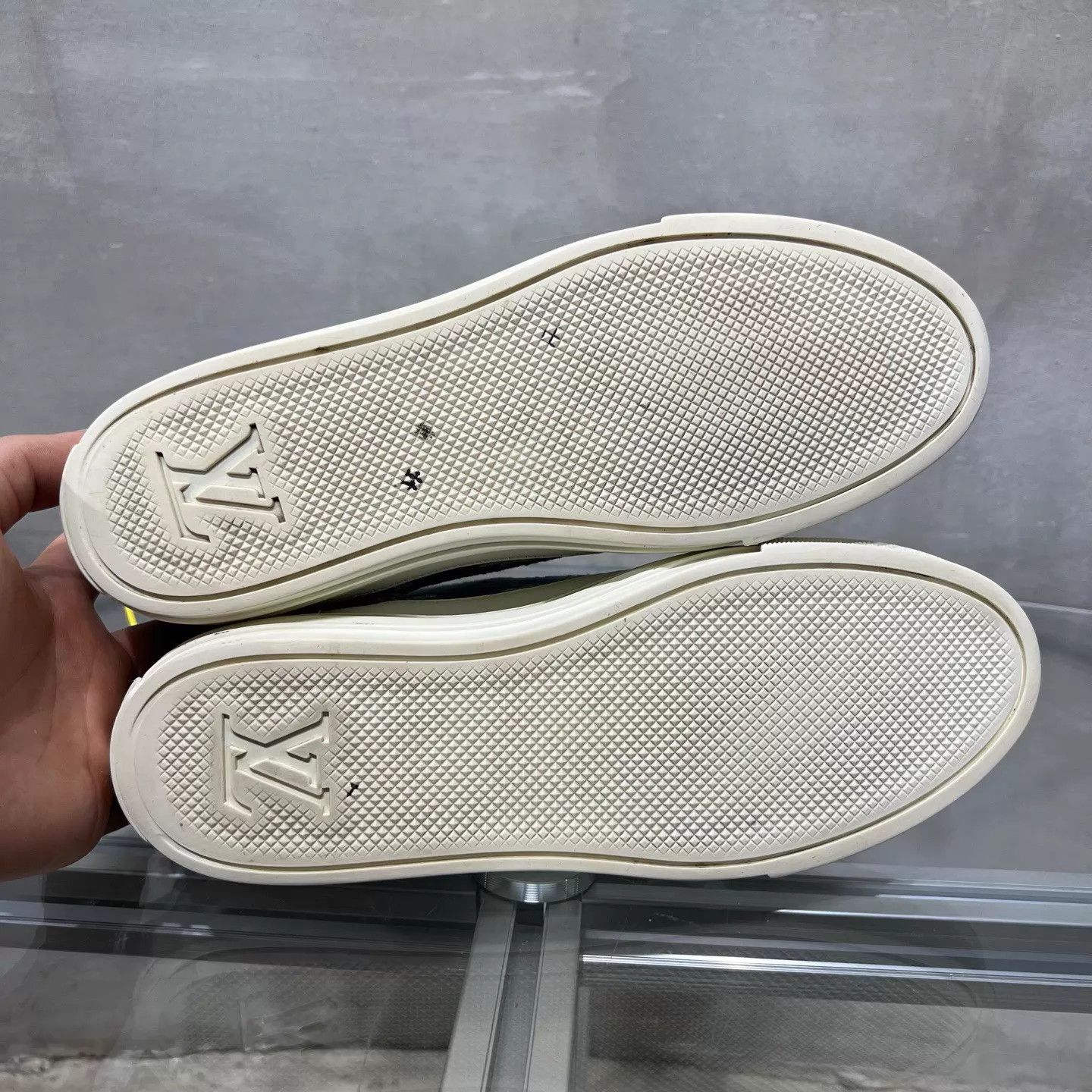 Louis Vuitton LV Monogram Blue Denim High-Top Sneaker UK3/EUR37 Size US 6.5 / IT 36.5 - 7 Thumbnail