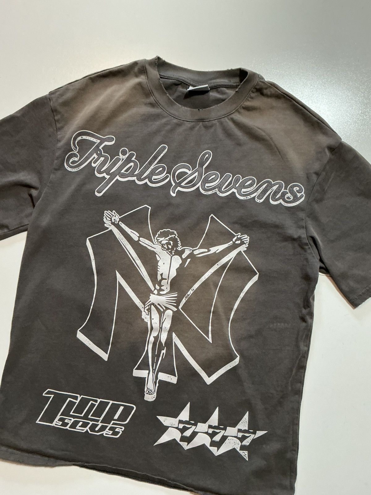 TRIPLE SEVENS Triple Sevens NY New York Savior Jesus Graphic T-Shirt Size US S / EU 44-46 / 1 - 3 Thumbnail