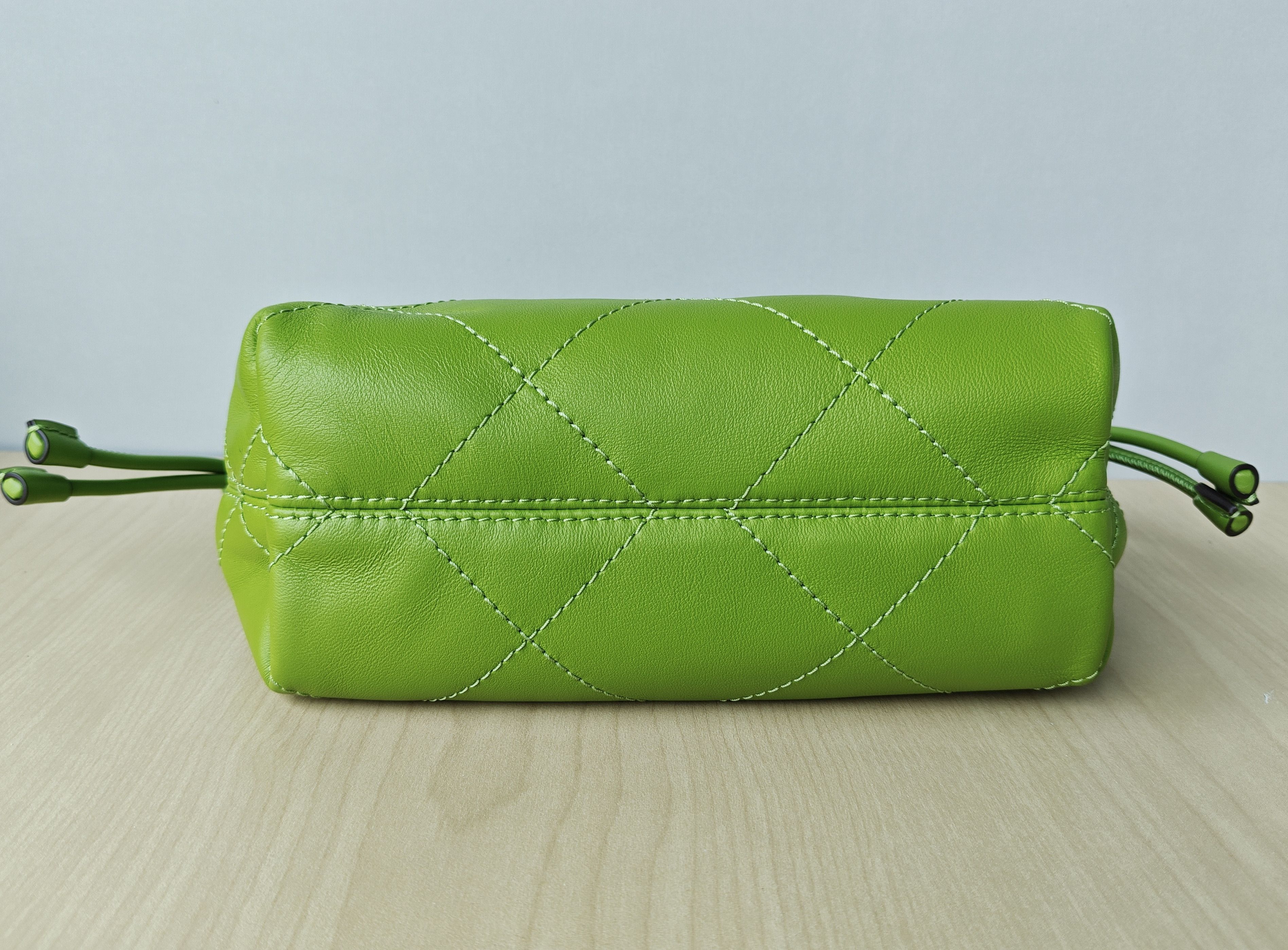 Tory Burch Willa Quilted Drawstring bag Free Shipping VATP/7157 Size ONE SIZE - 4 Thumbnail