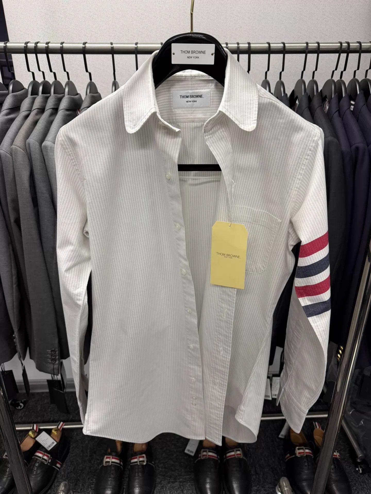 Thom Browne Thom Browne Men's Rare 4-Bar Butterfly Collar Oxford Shirt 1 Size US S / EU 44-46 / 1 - 1 Thumbnail