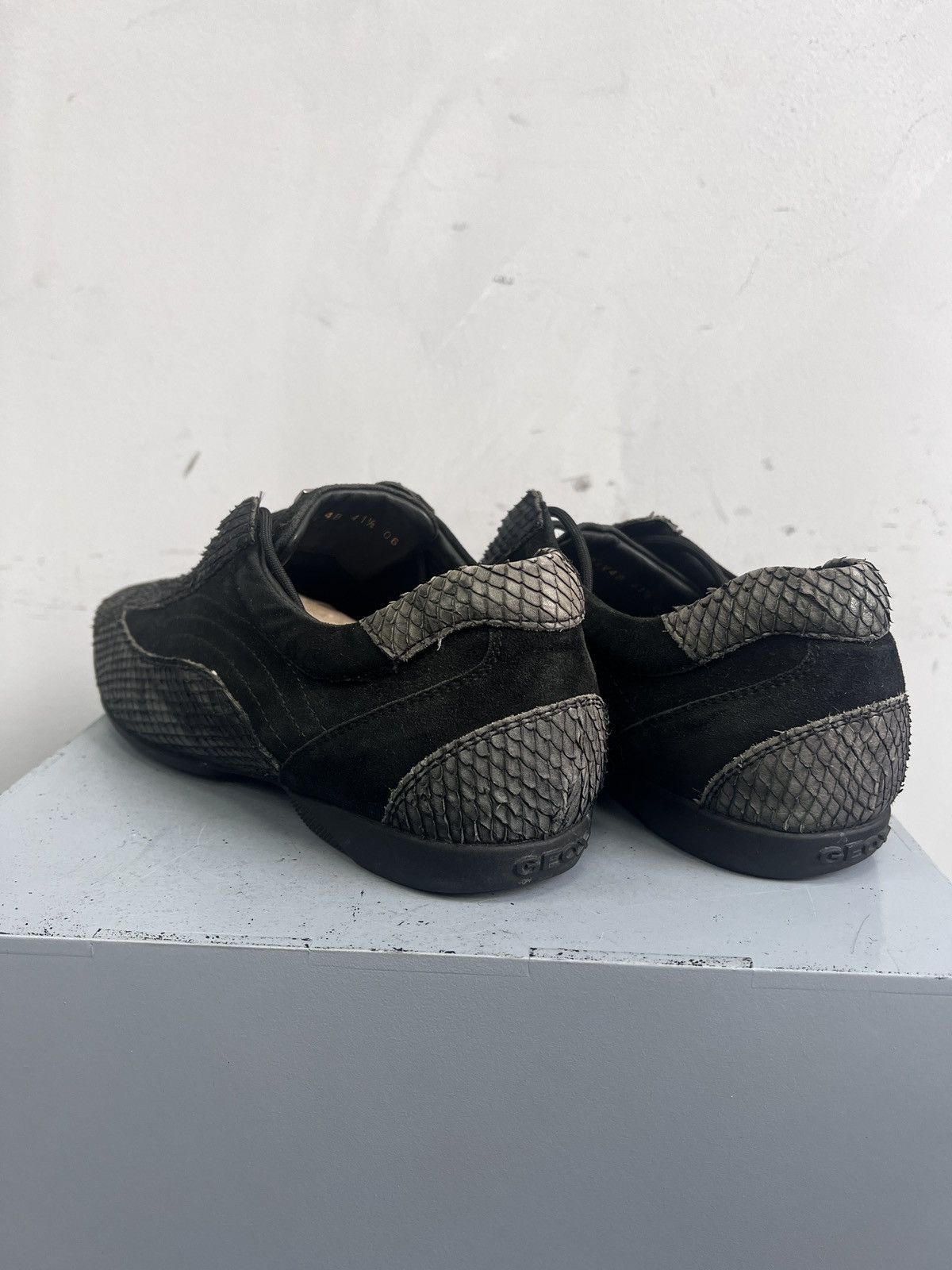 Hedi Slimane Archive avant garde low boots snake pattern leather boots Size US 8.5 / EU 41-42 - 9 Thumbnail