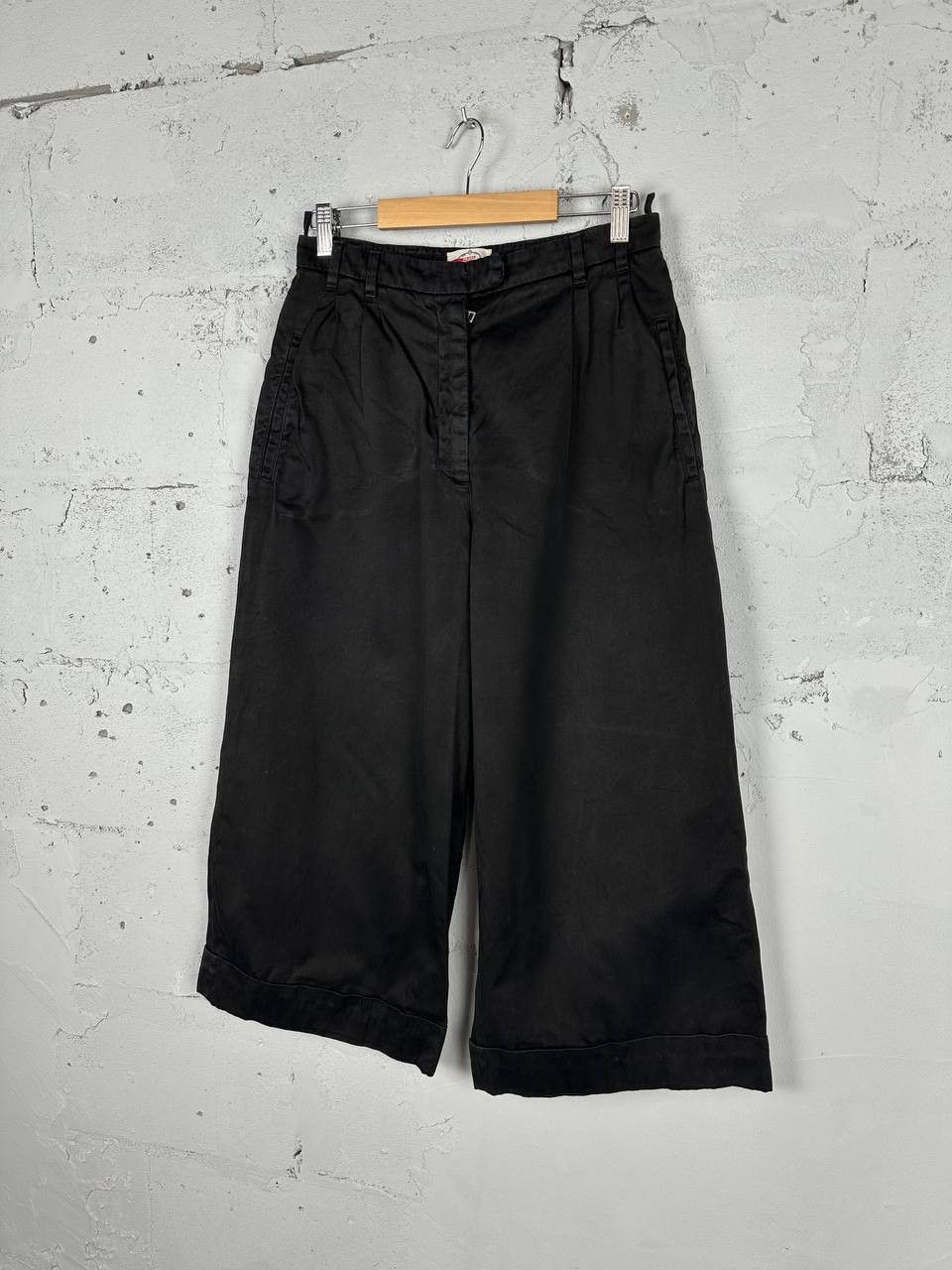 Prada Avant Garde Prada Black Culottes Pants Size 44 Size 30" / US 8 / IT 44 - 2 Thumbnail