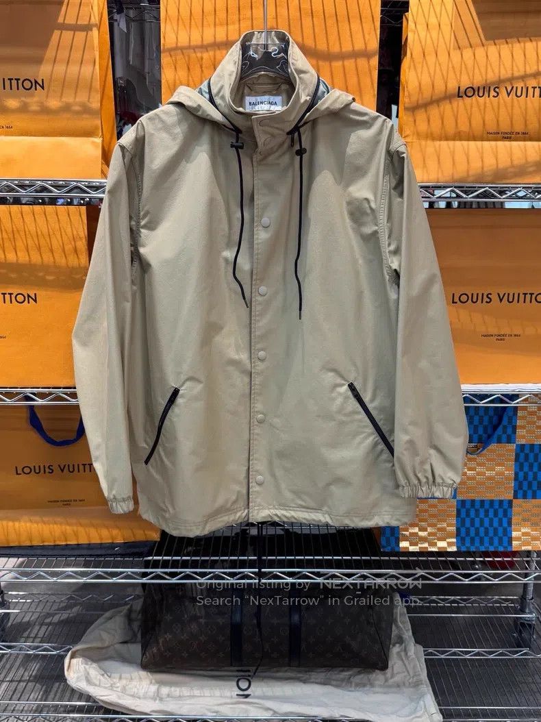 Balenciaga Balenciaga Khaki Windbreaker Jacket Size XS / US 0-2 / IT 36-38 - 1 Thumbnail