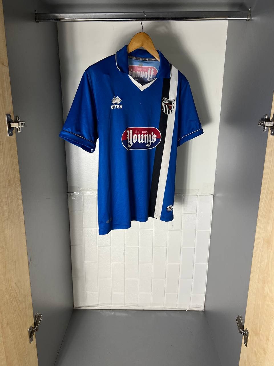 Vintage VERY RARE ERREA FC GRIMSBY TOWN ENGLAND RETRO SOCCER JERSEY Size US M / EU 48-50 / 2 - 4 Thumbnail