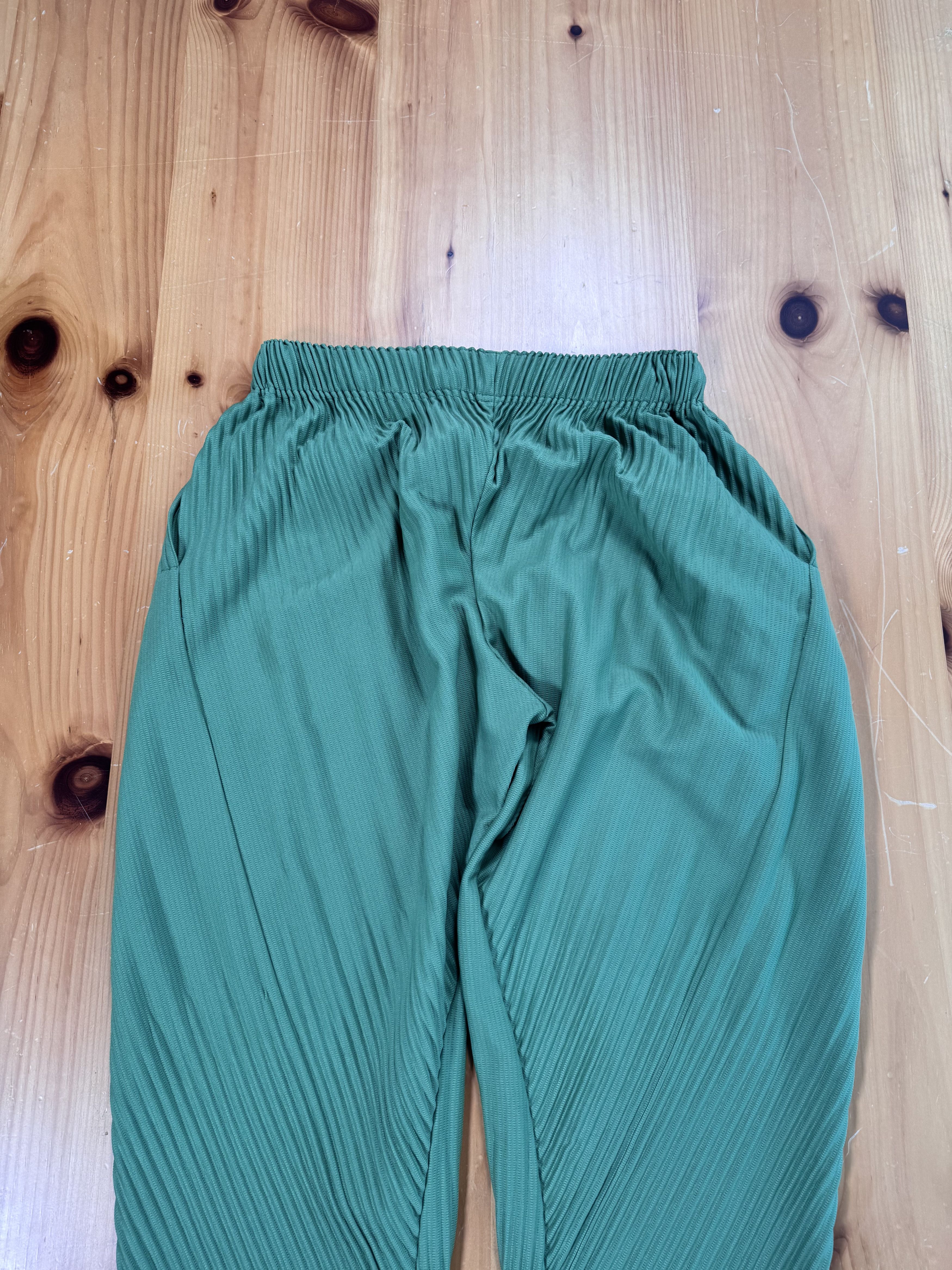 Issey Miyake Issey Miyake Homme Plisse Pleat Pleated Capri Sweatpants Size US 32 / EU 48 - 6 Thumbnail