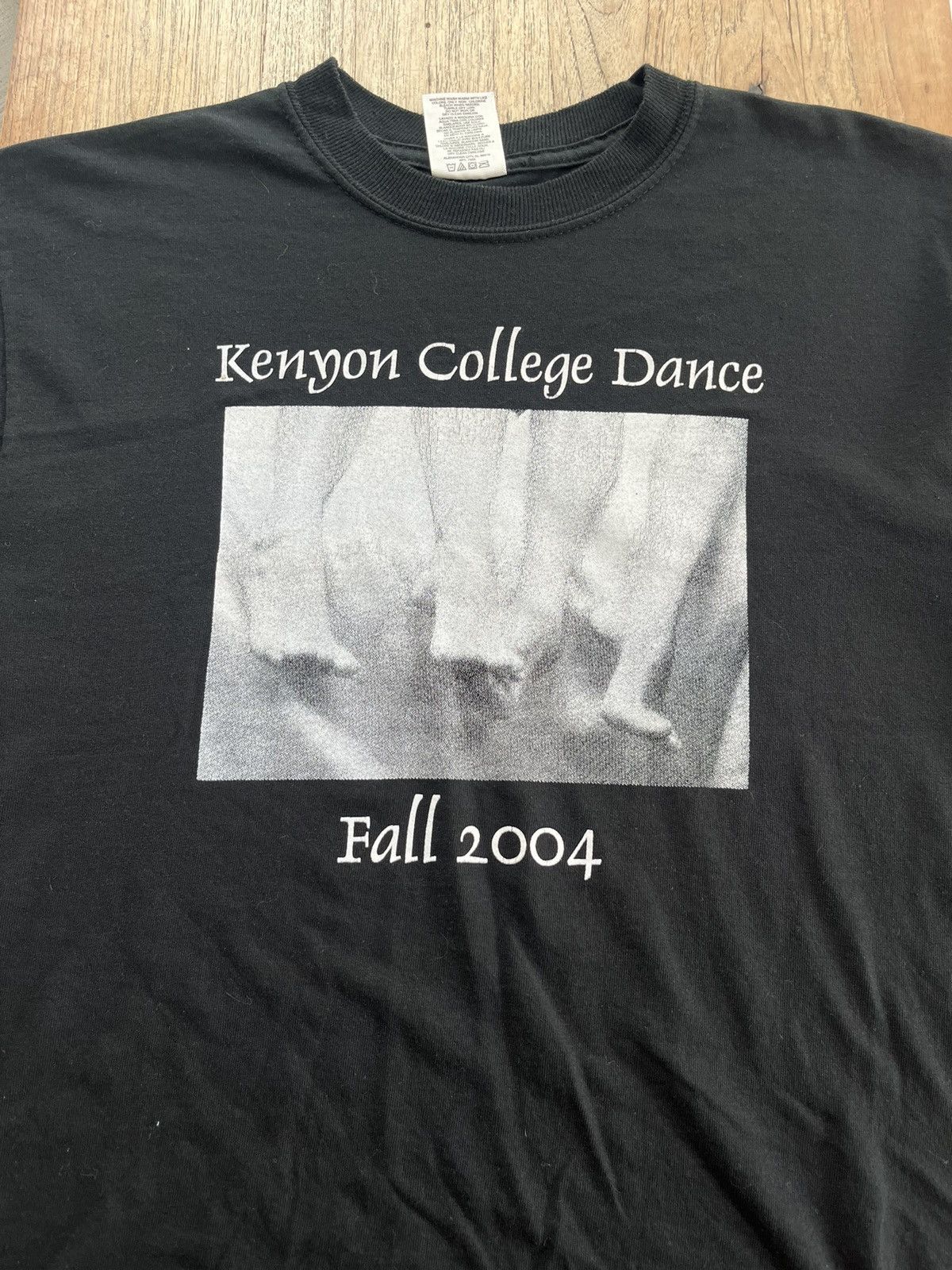 Vintage Vintage Kenyon College Dance Fall 2004’s Photo Tshirt Size US S / EU 44-46 / 1 - 3 Thumbnail