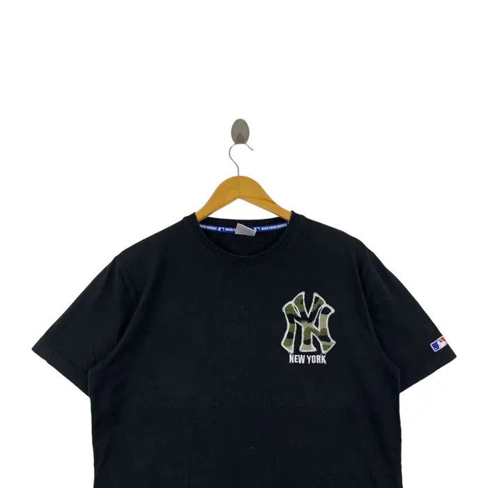 MLB MLB NEW YORK YANKEES Camo Embossed Logo Tee Shirt Size L / US 10 / IT 46 - 2 Thumbnail