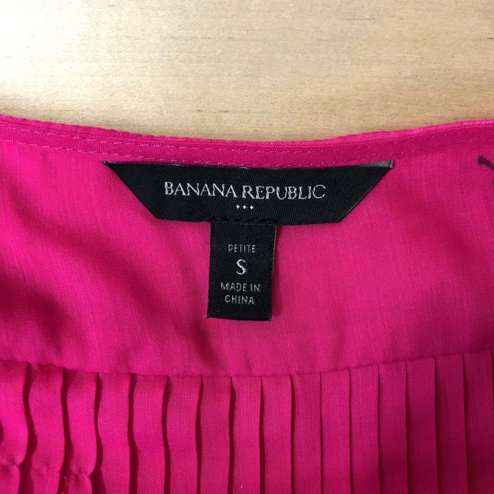 Banana Republic Banana Republic Magenta Pink Pleated V-Neck Puff Sleeve Midi Dress Petite S Size S / US 4 / IT 40 - 7 Thumbnail