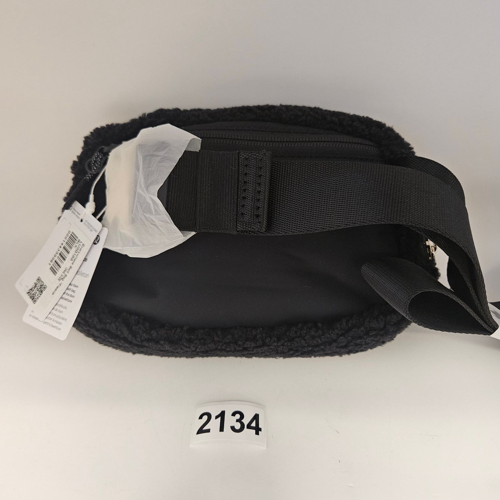 Lululemon LULULEMON 2 LITER EVERYWHERE BELT BAG LARGE BLACK FLEECE NWT Size ONE SIZE - 2 Thumbnail