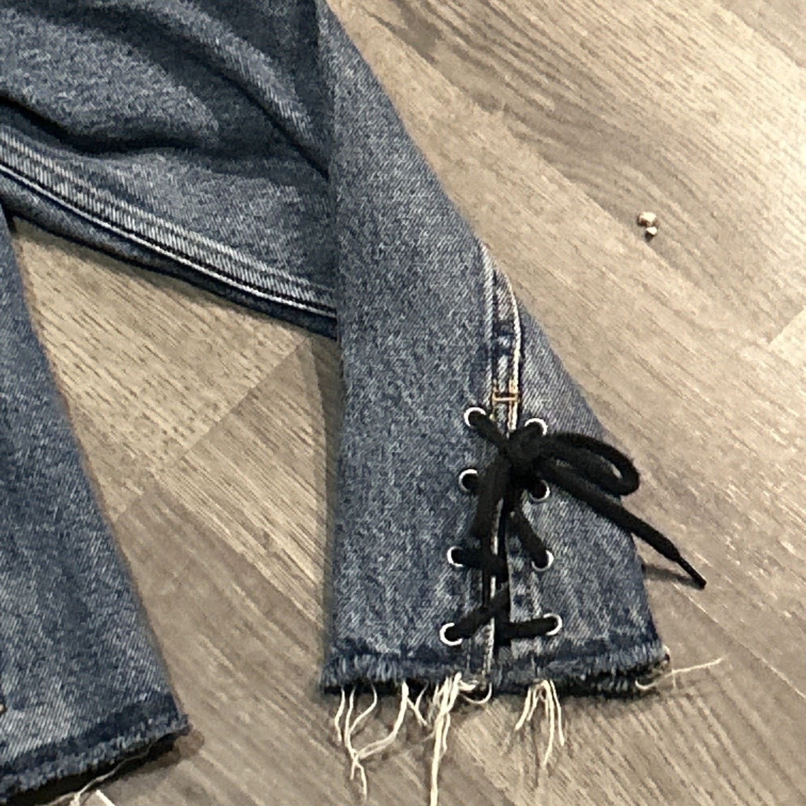 Levi's Levis Jean Jacket Women’s Large Raw Hem Lace Up Sleeves Size L / US 10 / IT 46 - 8 Thumbnail