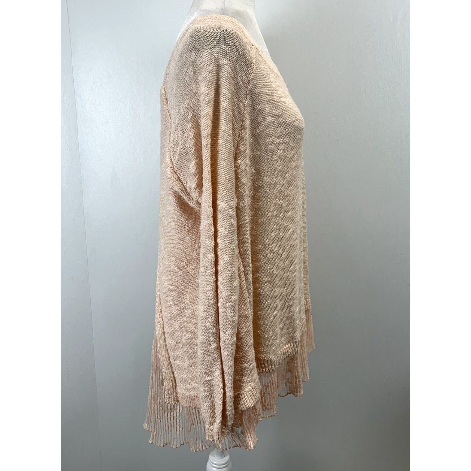 Torrid Torrid Blush Split Back Knit Sweater Top Sz 1 1X Plus Pink Lace Hem Women’s Sweater Pullover Long Sleeve Cotton Blend Knit Round Neck VGUC Women’s Size XL / US 12-14 / IT 48-50 - 4 Thumbnail