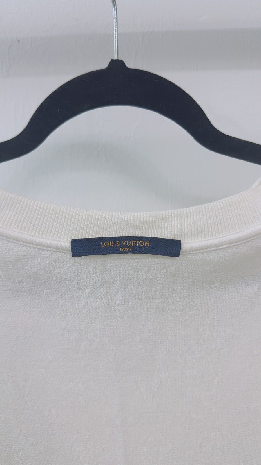 Louis Vuitton Louis Vuitton White Monogram Embossed T-Shirt Size L Size US L / EU 52-54 / 3 - 2 Thumbnail