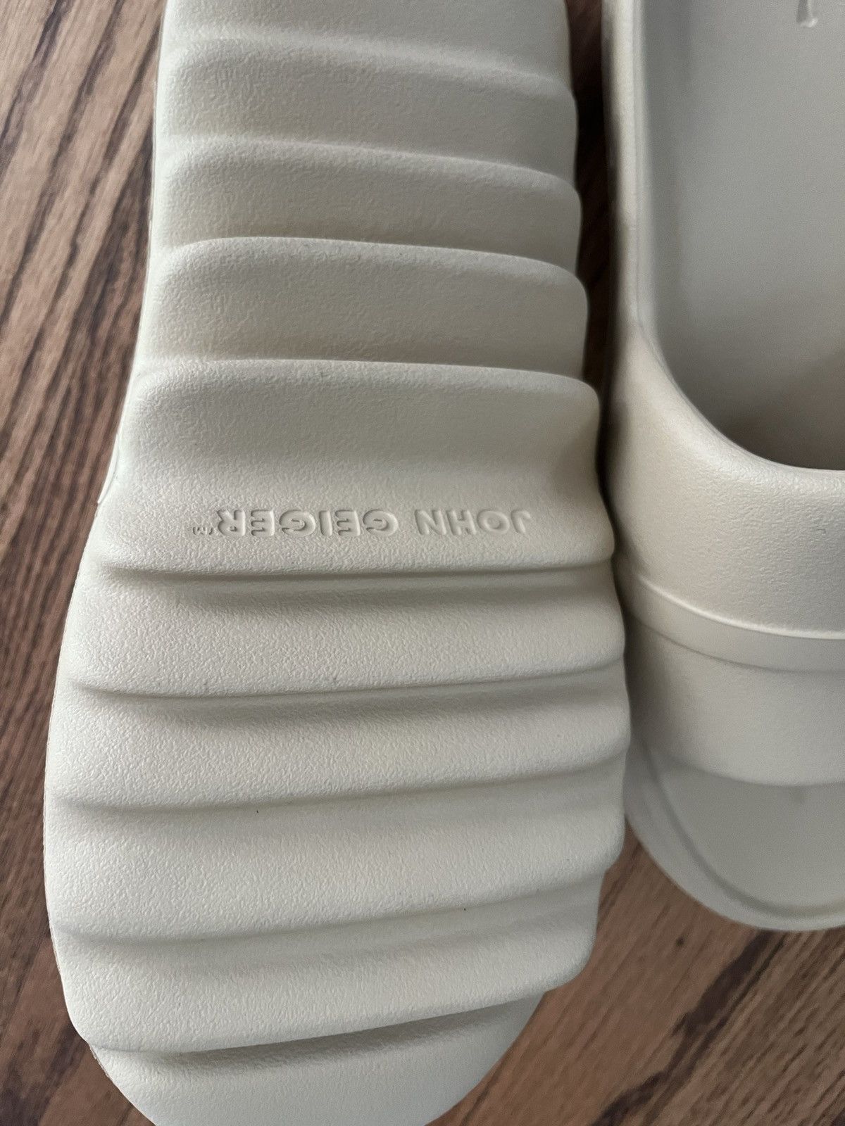 John Geiger John Geiger Slides in Tan - Size 11 Size US 11 / EU 44 - 4 Thumbnail