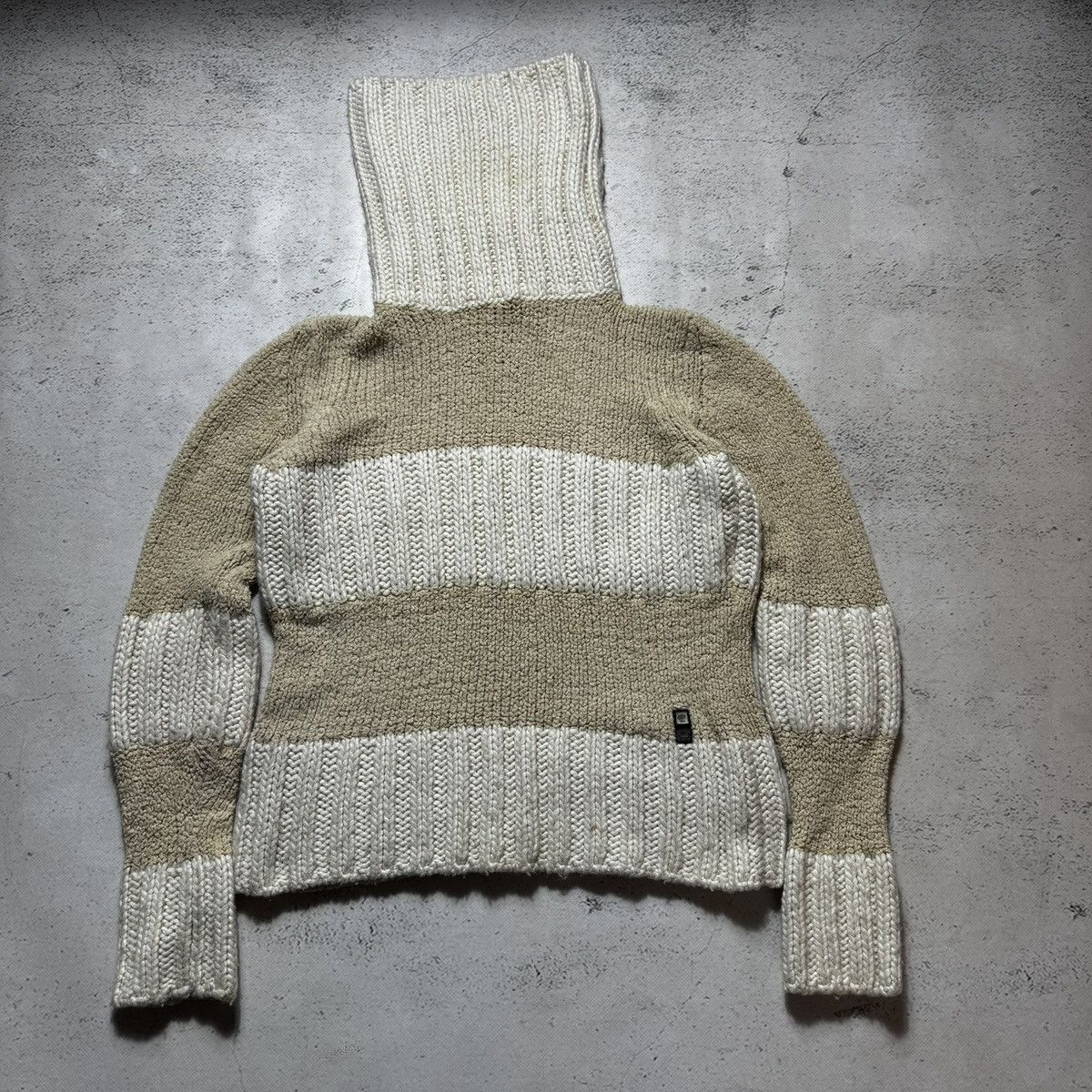 Versace vintage knit long-necked versace cropped sweater very chunky Size M / US 6-8 / IT 42-44 - 1 Thumbnail
