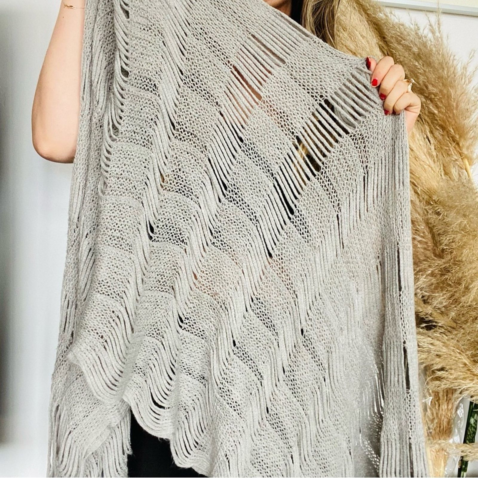 Nordstrom NEW NORDSTROM Grey Silver Chunky Open Knit Tassel Scarf Wrap Size ONE SIZE - 4 Thumbnail