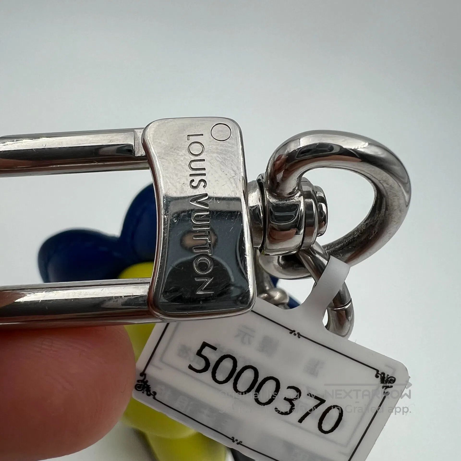 Louis Vuitton Louis Vuitton Sunflower Skiing Keychain Size ONE SIZE - 3 Thumbnail