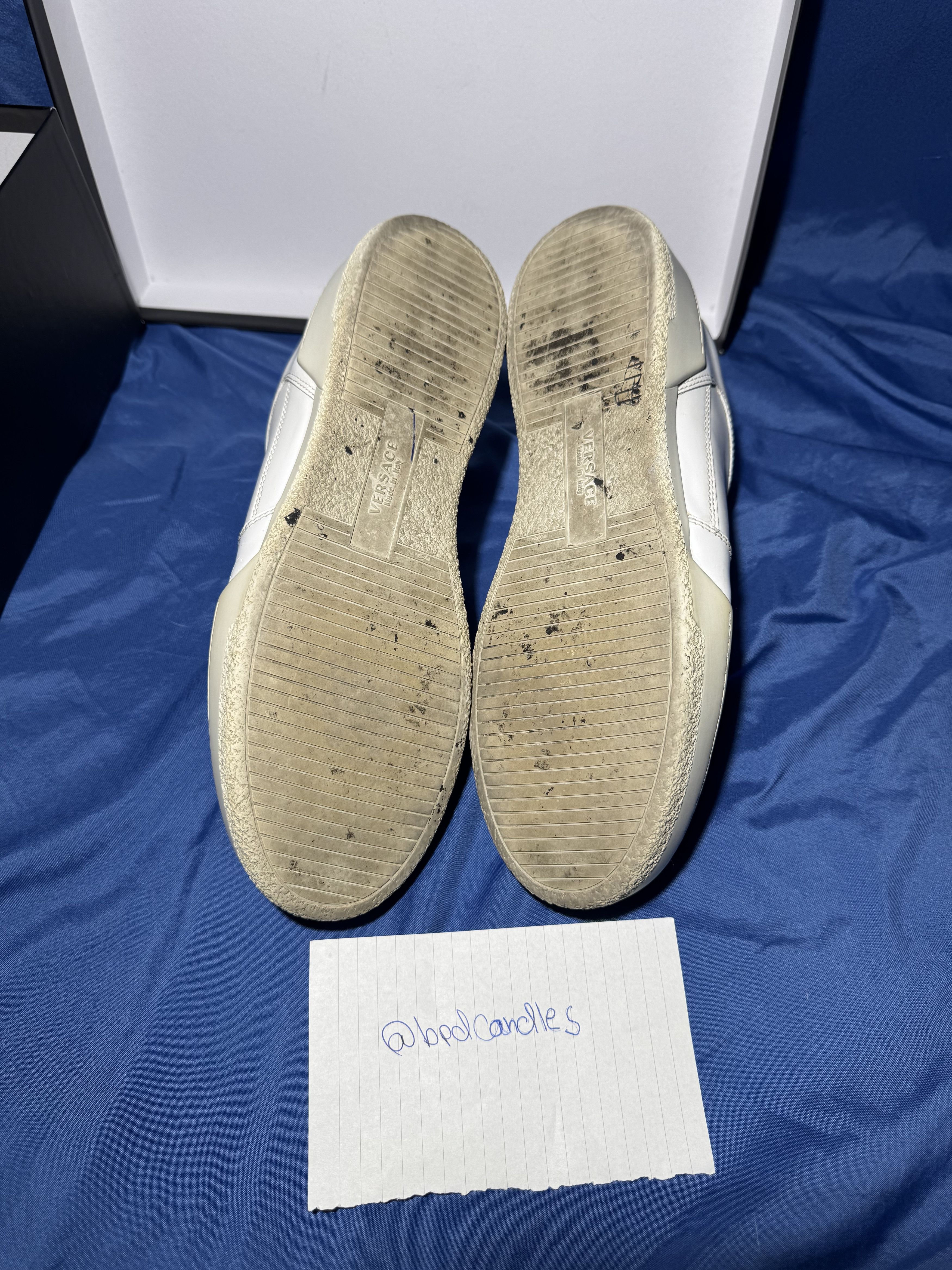Versace Versace white gold low top court sneakers USED size 42 Size US 9 / EU 42 - 4 Thumbnail
