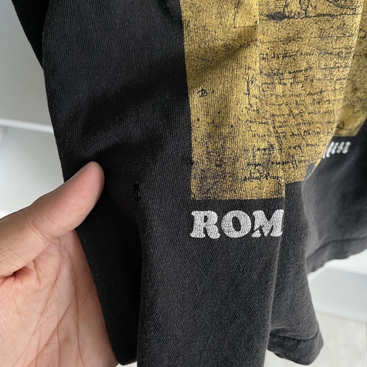 Vintage Vintage 90s Leonardo Da Vinci Vitruvian Man Roma Tourist Tee Size US XS / EU 42 / 0 - 6 Thumbnail