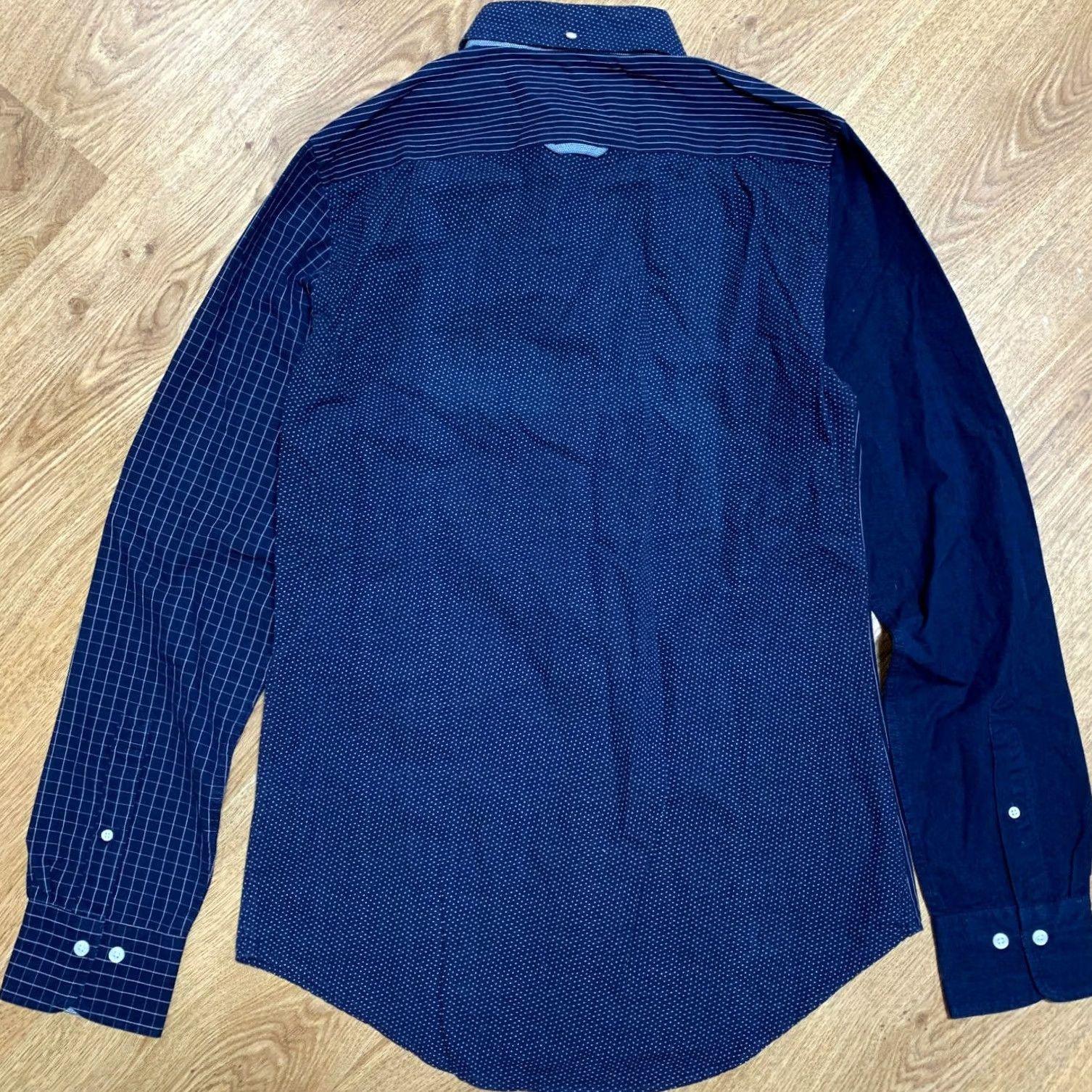 Gant GANT Mens Shirt Long Sleeve Indigo Fitted Size S Shirt Men Blue Cotton Logo Button-Up 90s? No Vintage GANT Mens Shirt Long Sleeve Indigo Fitted Size S Size US S / EU 44-46 / 1 - 3 Thumbnail