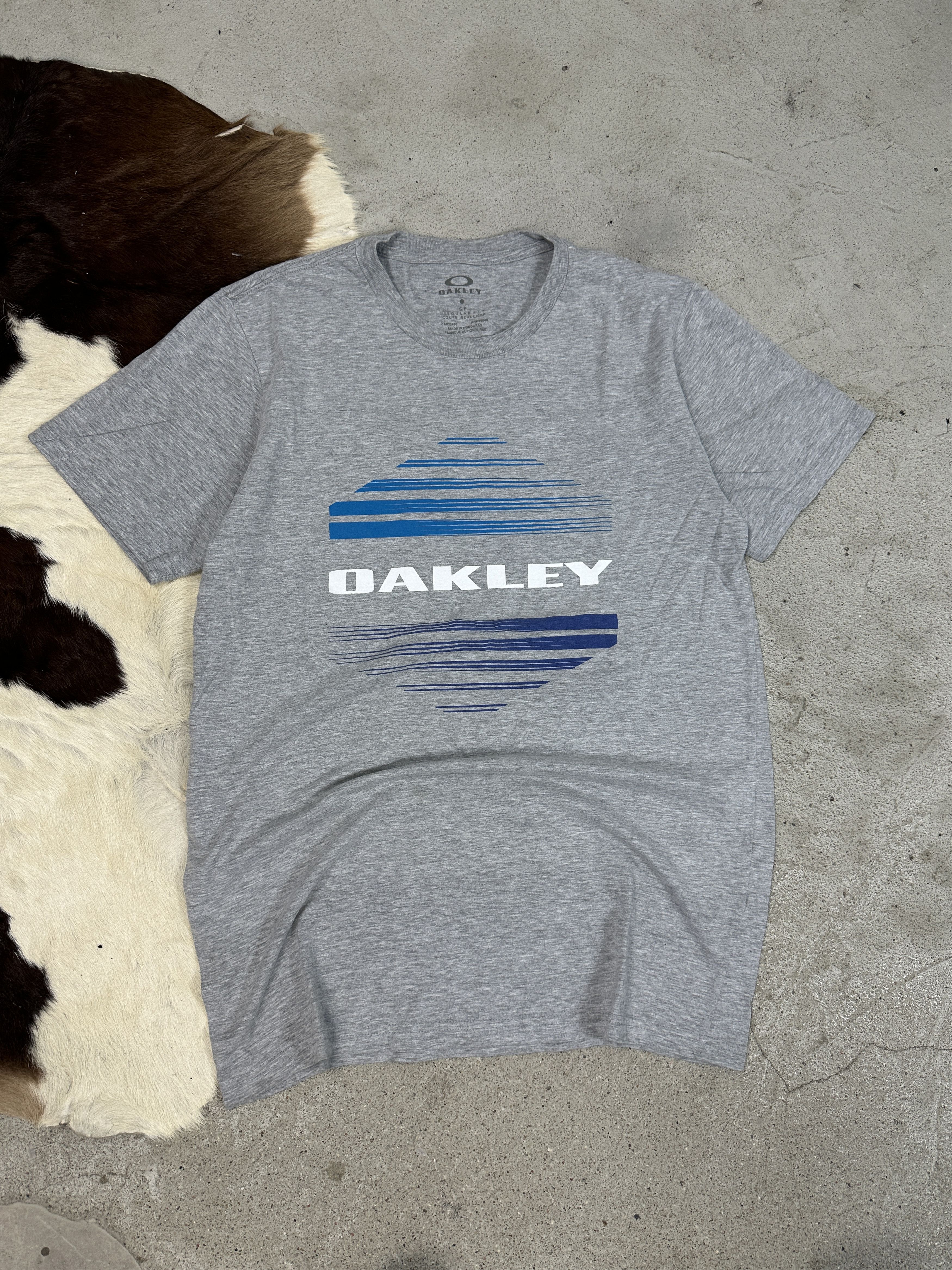 Oakley × Vintage Vintage Y2K Casual Preppy Slim Oakley T-shirt Size US S / EU 44-46 / 1 - 1 Thumbnail