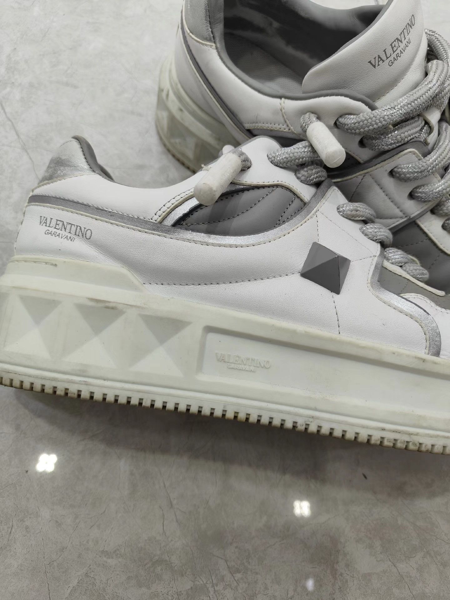 Valentino Valentino Garavani Leather Sneakers K29 Size US 9 / EU 42 - 5 Thumbnail