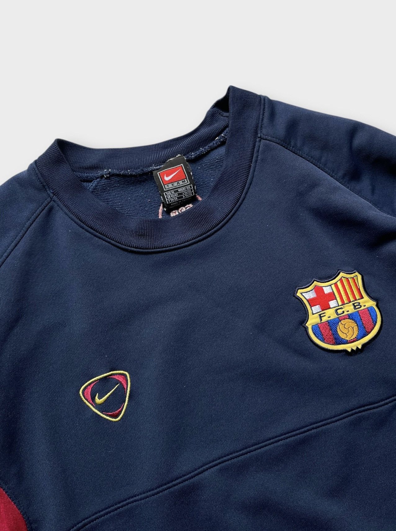 Nike Vintage Barcelona Nike Sweater 2000 2001 Size US XL / EU 56 / 4 - 3 Thumbnail