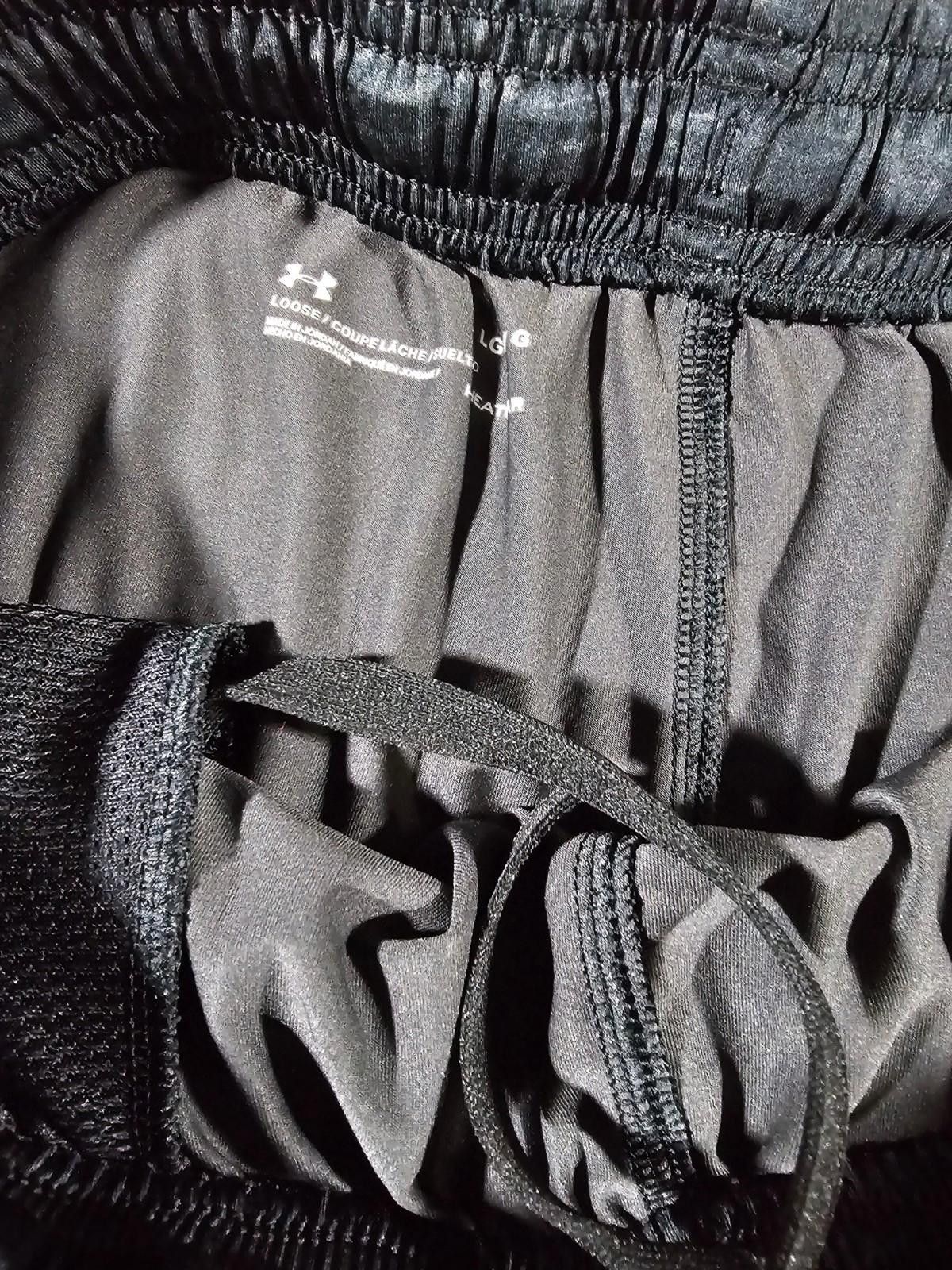 Under Armour Under Armour Loose Gray Black Shorts Size US 34 / EU 50 - 3 Thumbnail