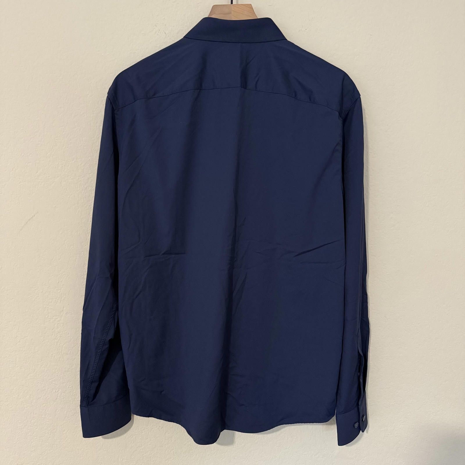 UNTUCKit UNTUCKit Shirt Men's L Navy Button Down Size 42R - 3 Thumbnail