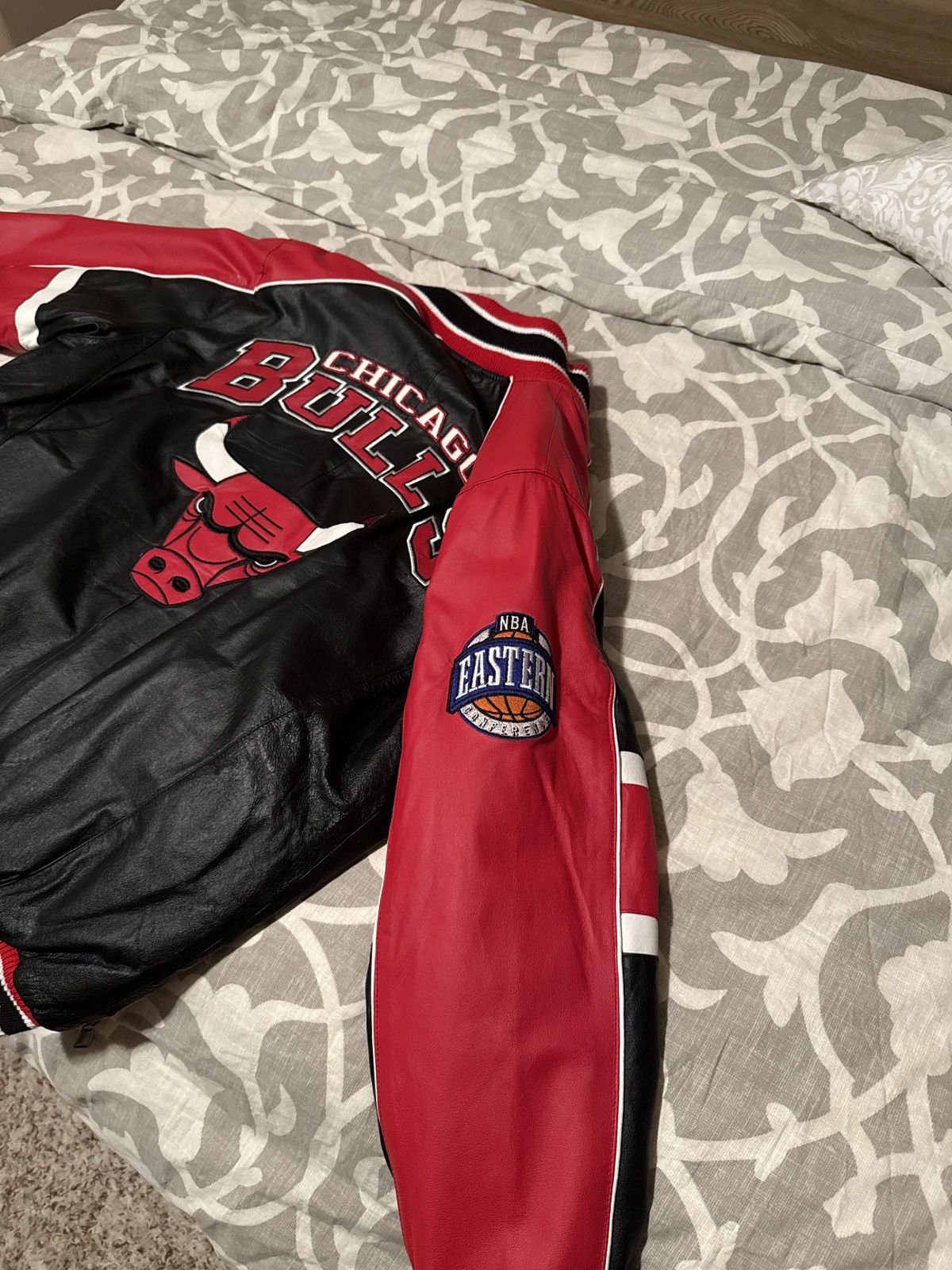 G-III G-III Chicago Bulls Leather Jacket Size US XL / EU 56 / 4 - 4 Thumbnail