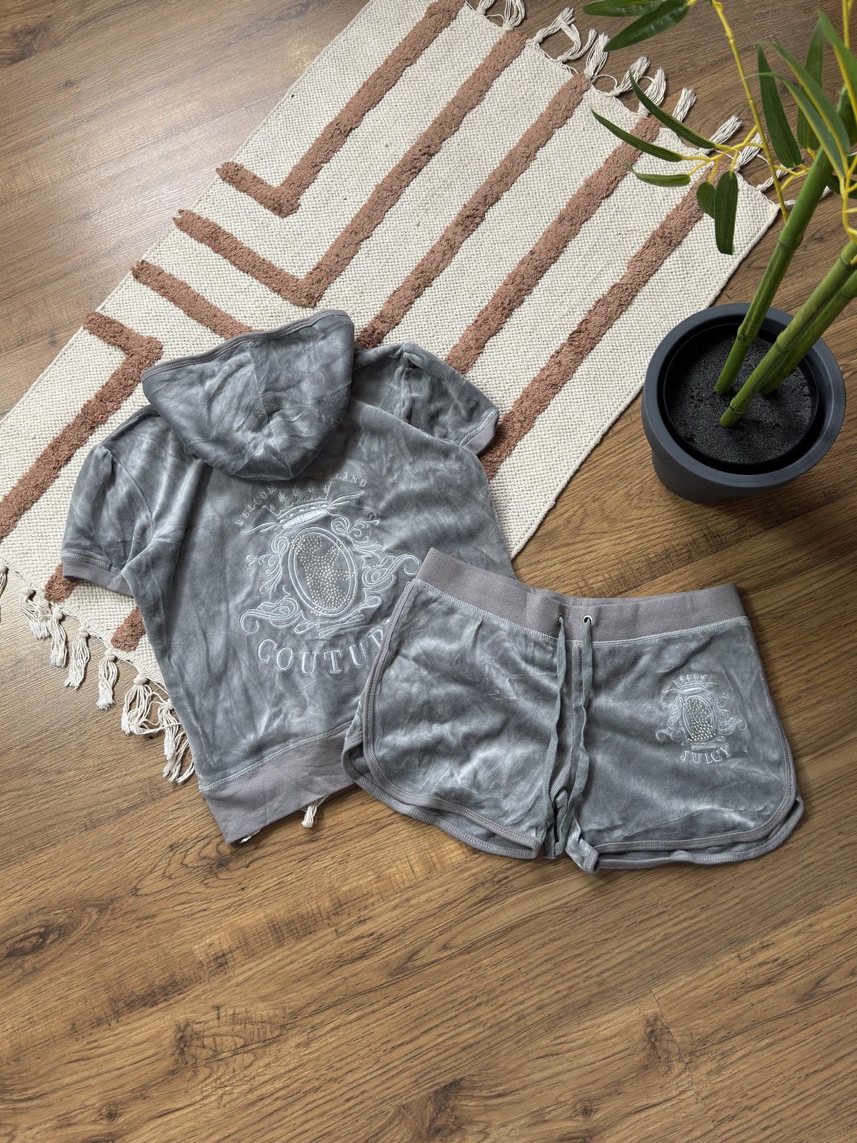 Juicy Couture VINTAGE JUICY COUTURE VELOUR 2000s TRACKSUIT Size M / US 6-8 / IT 42-44 - 1 Thumbnail