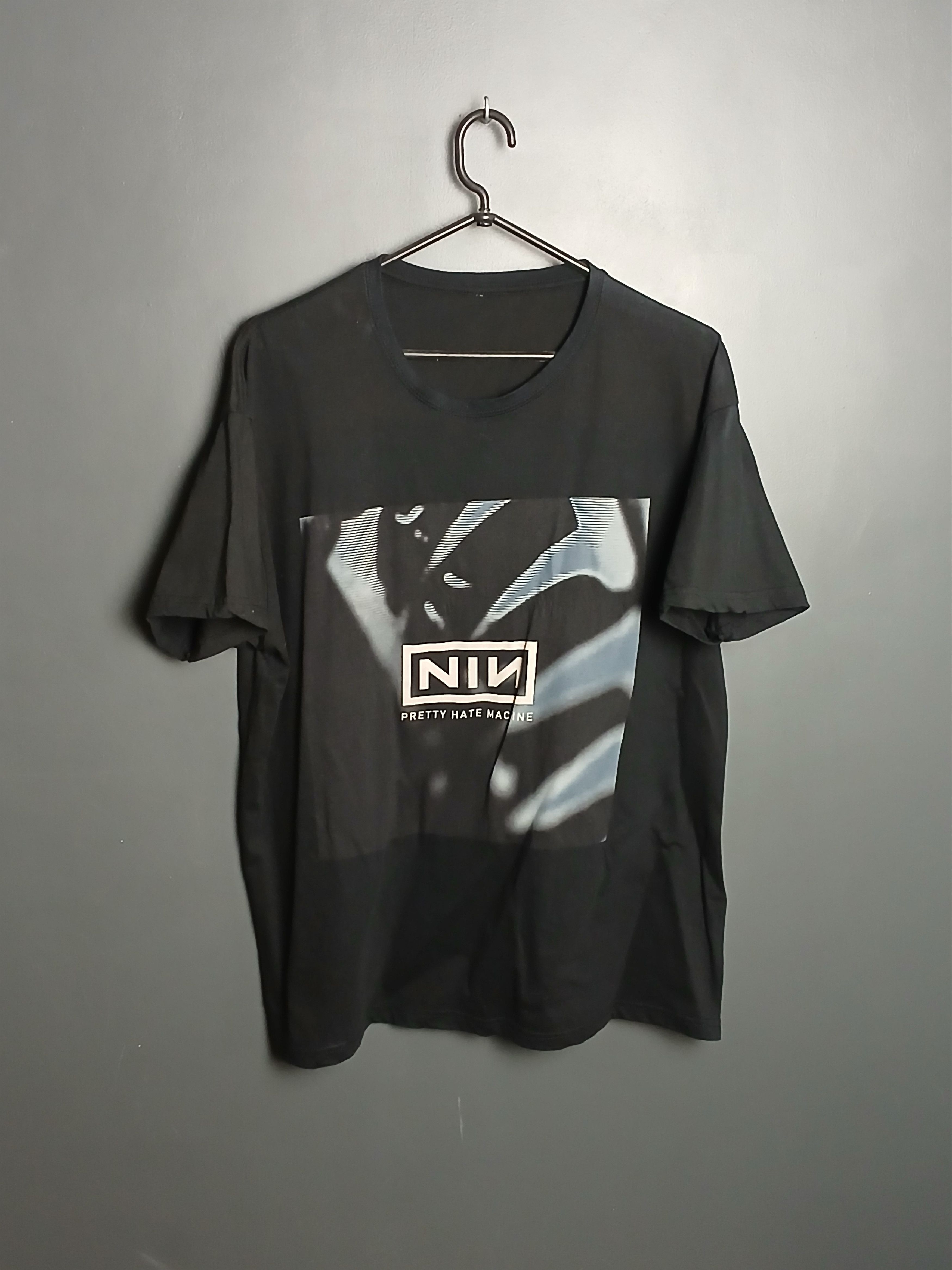 Band Tees Nine Inch Nails Pretty Hate Machine T-Shirt Size US L / EU 52-54 / 3 - 1 Thumbnail