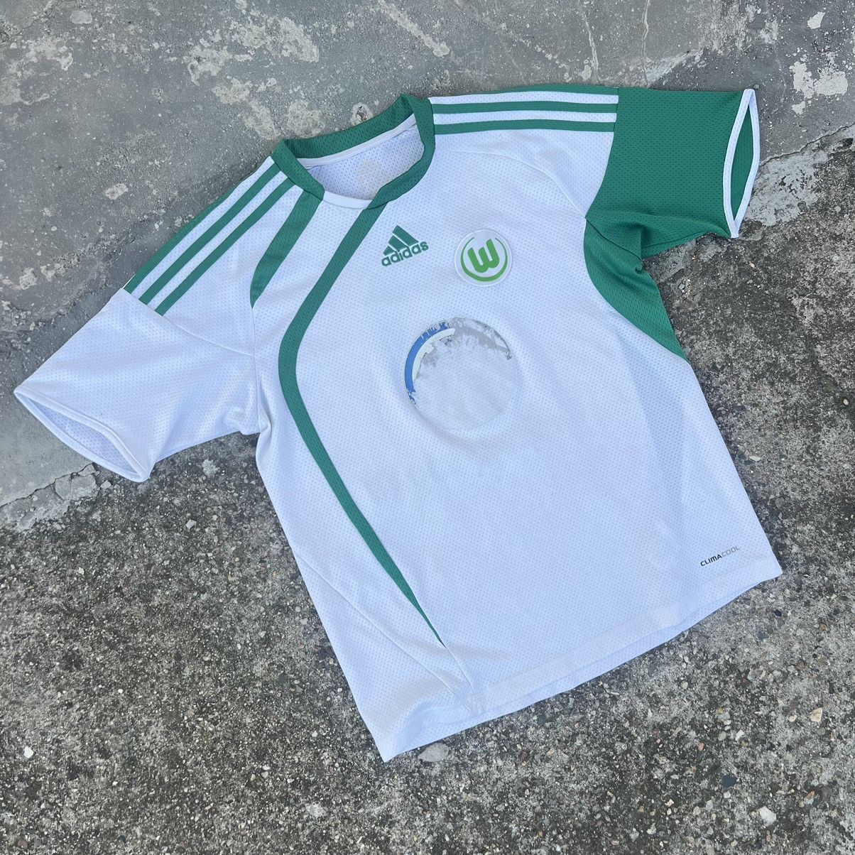 Puma Wolfsburg 2009 2010 home shirt jersey soccer football kit Size US M / EU 48-50 / 2 - 2 Thumbnail