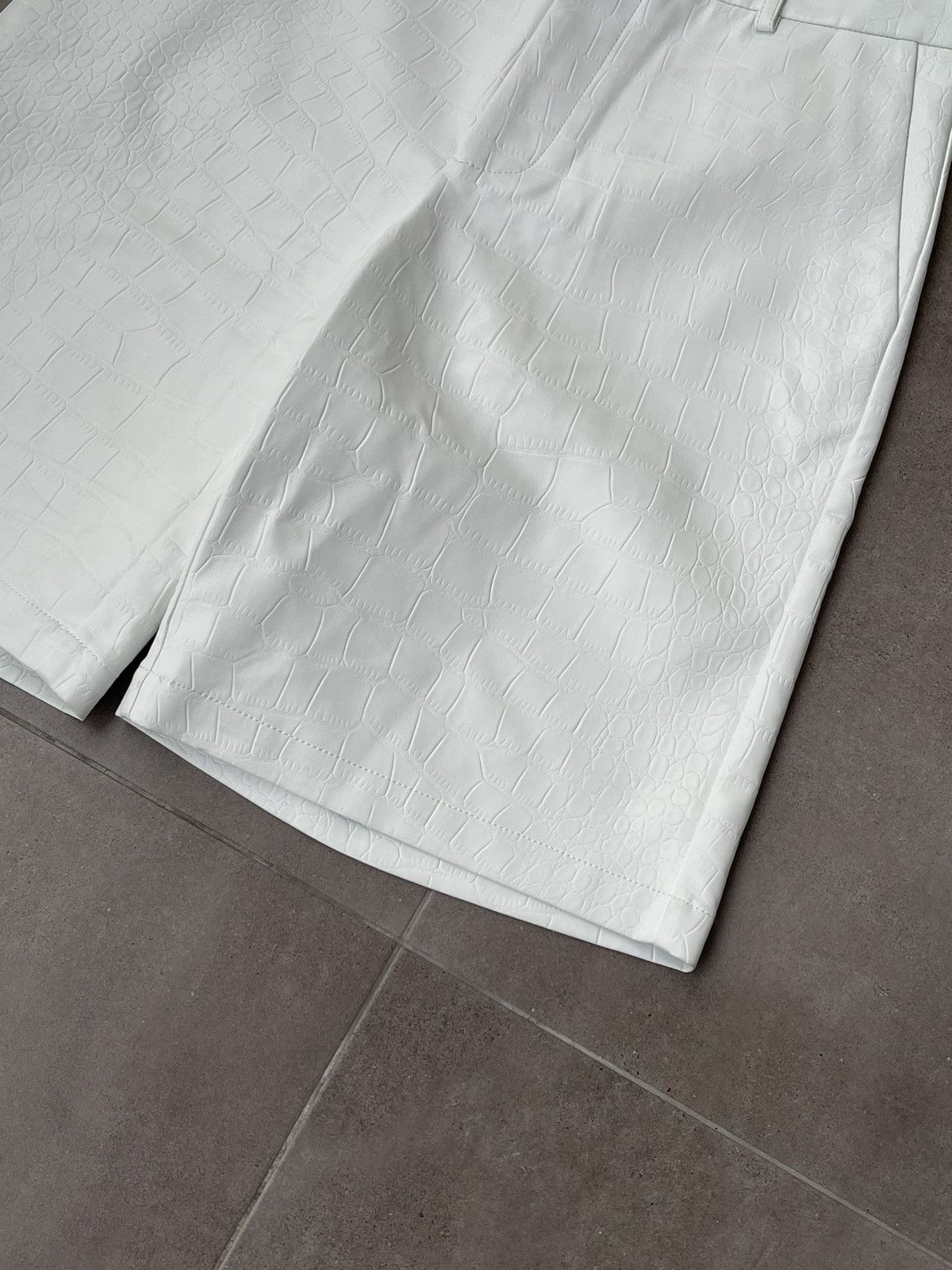 Han Kjobenhavn SS21 !DS! Han Kjobenhavn White Croc Suit Wide Leg Shorts Size US 32 / EU 48 - 15 Thumbnail