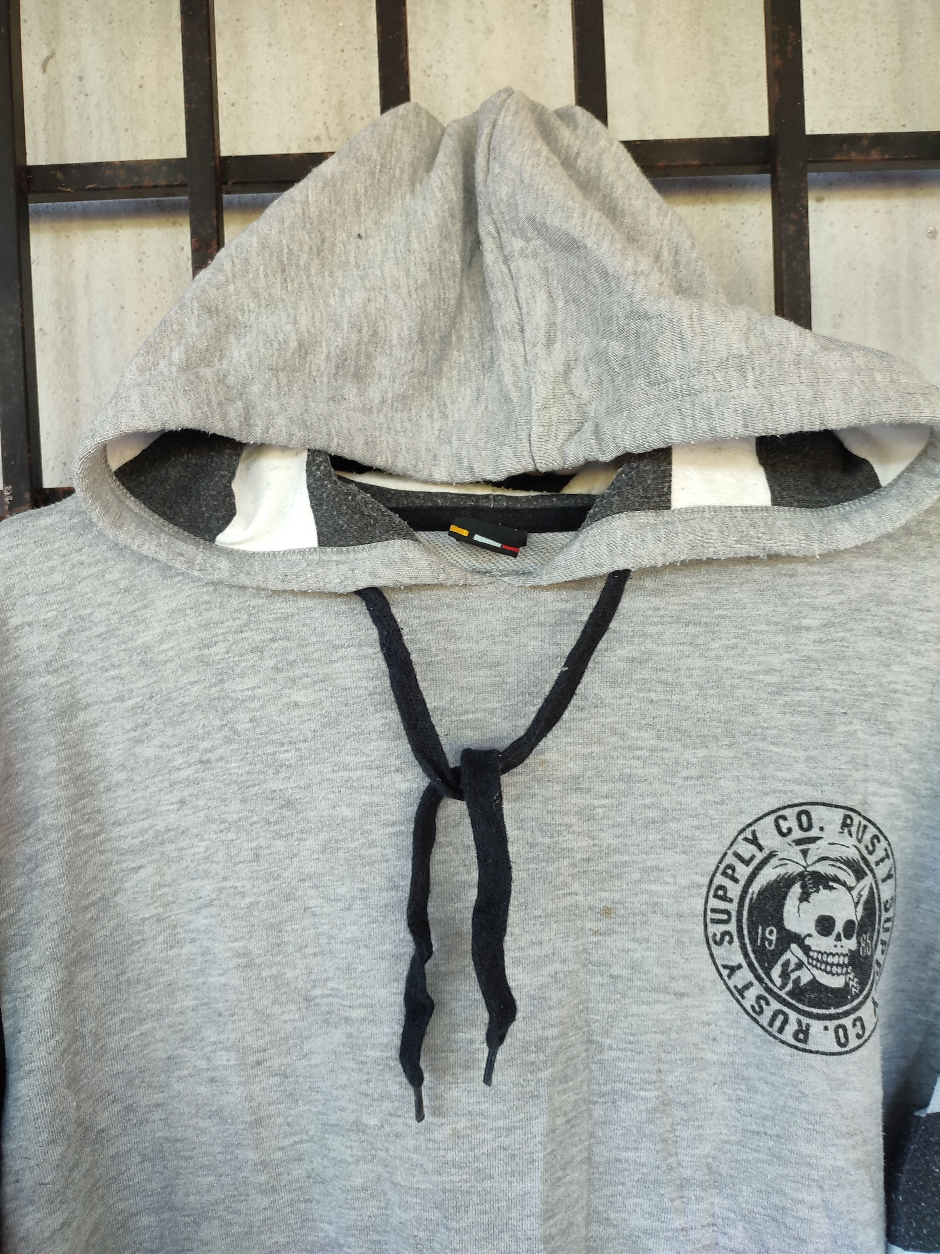 Japanese Brand Crazy Vintage Rusty Skull Hoodies Size US M / EU 48-50 / 2 - 3 Thumbnail