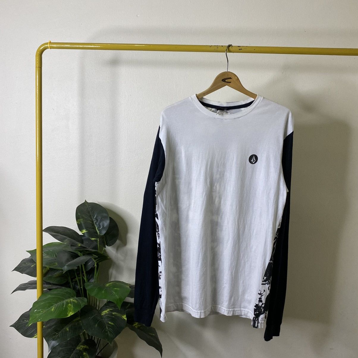 Volcom Vintage Y2K Volcom Skateboard Overprint LS Skater T Shirt Size US M / EU 48-50 / 2 - 5 Thumbnail