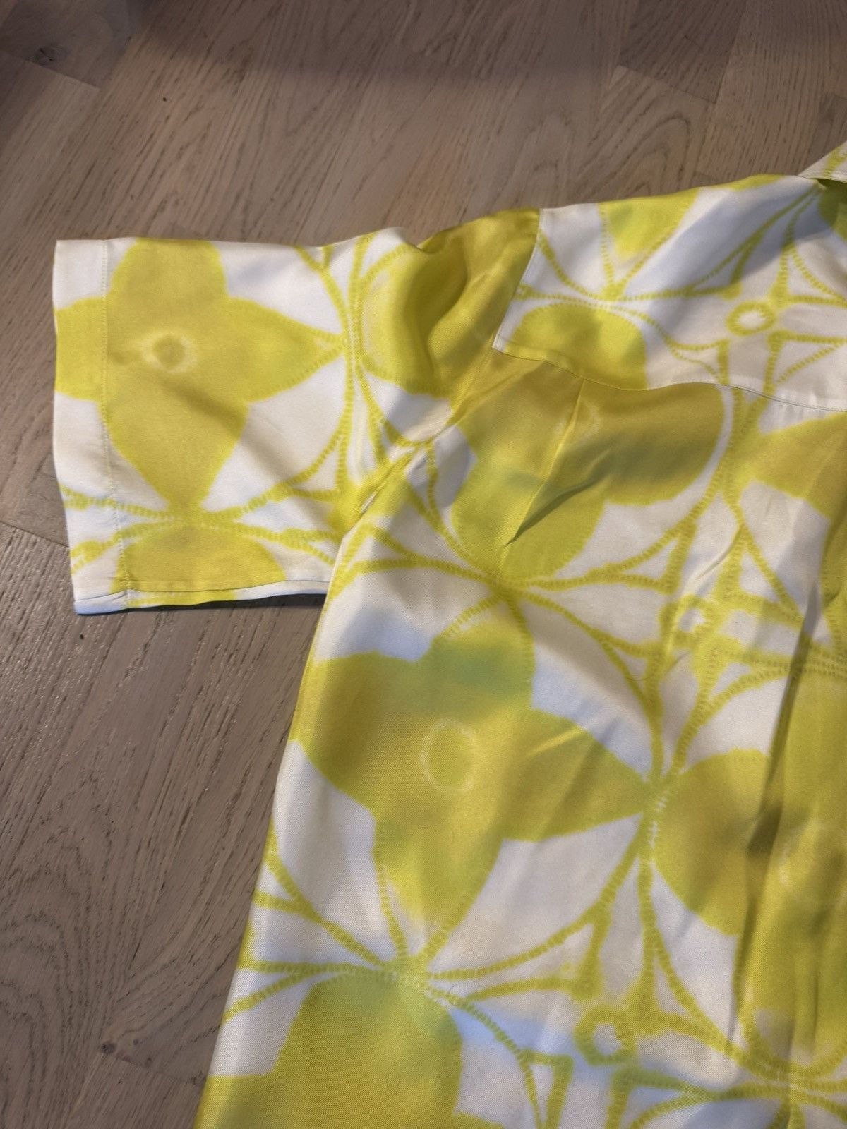 Louis Vuitton LOUIS VUITTON LV SHIBORI shirt see photos for tape measureme Size US M / EU 48-50 / 2 - 23 Thumbnail