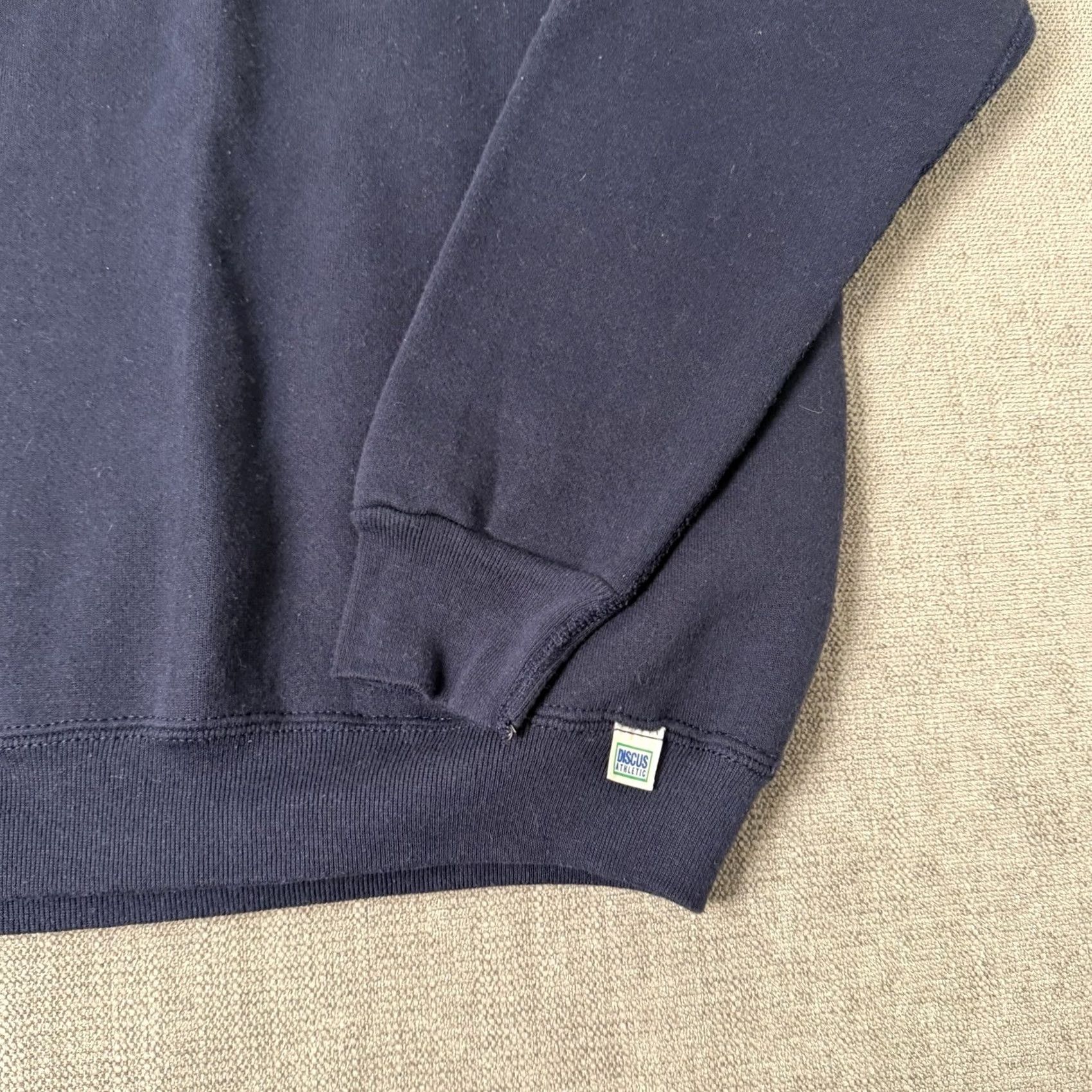 Vintage VINTAGE Discus Athletic Sweatshirt Crewneck Mens Size S Navy Blue 90s Blank Size US S / EU 44-46 / 1 - 5 Thumbnail