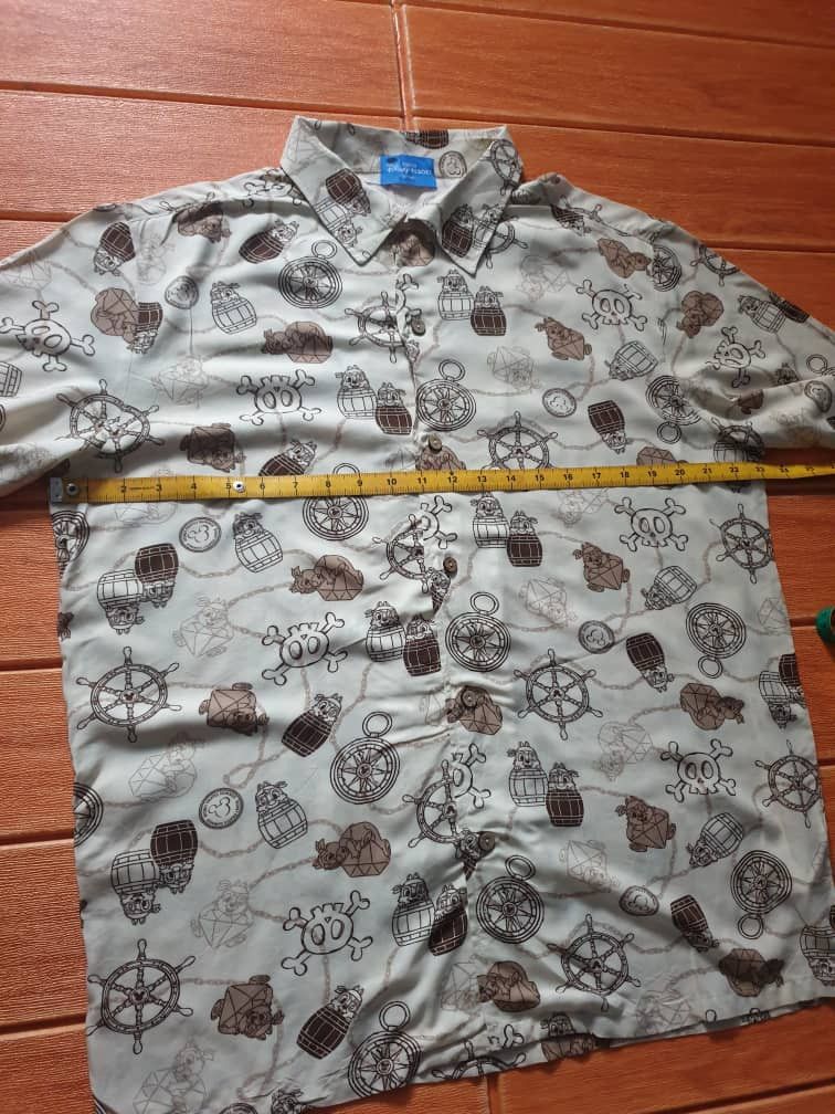 Japanese Brand 💥Disney 100% Rayon Hawaiian shirt Size US M / EU 48-50 / 2 - 6 Thumbnail