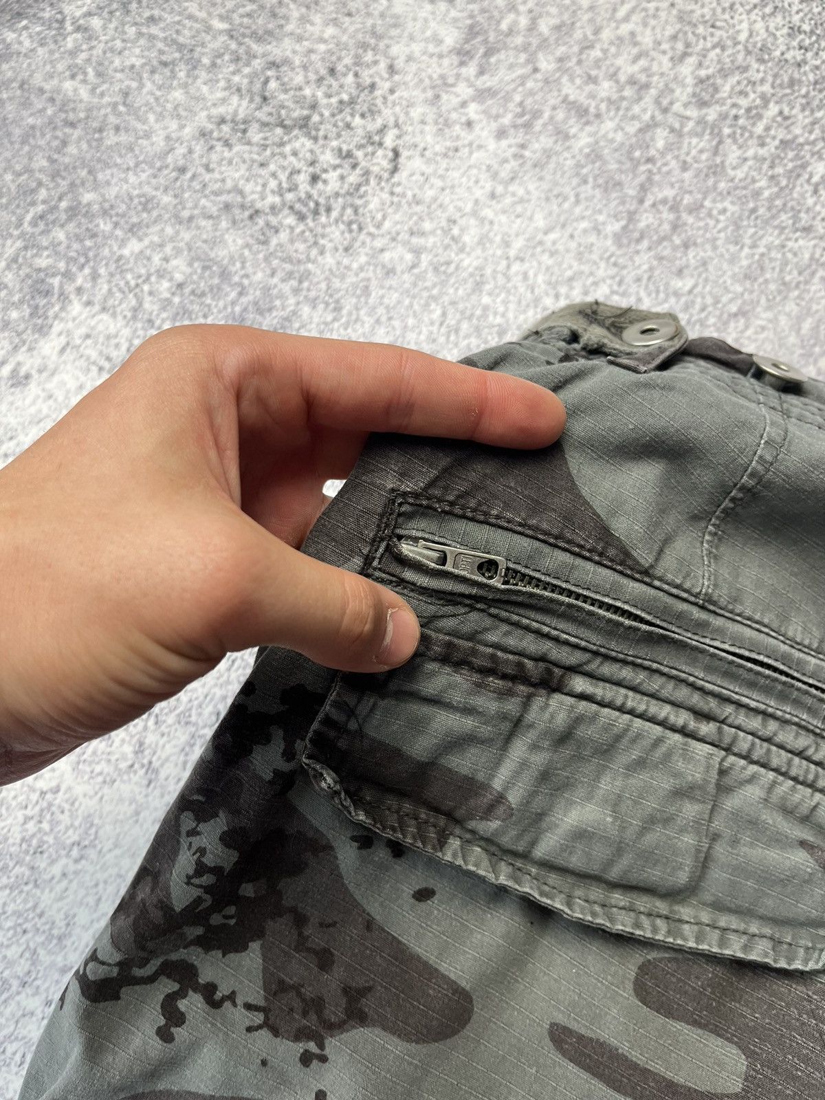Japanese Brand RARE VINTAGE FADED STREETWEAR CAMO CARGO PANTS Y2K Size US 32 / EU 48 - 21 Thumbnail