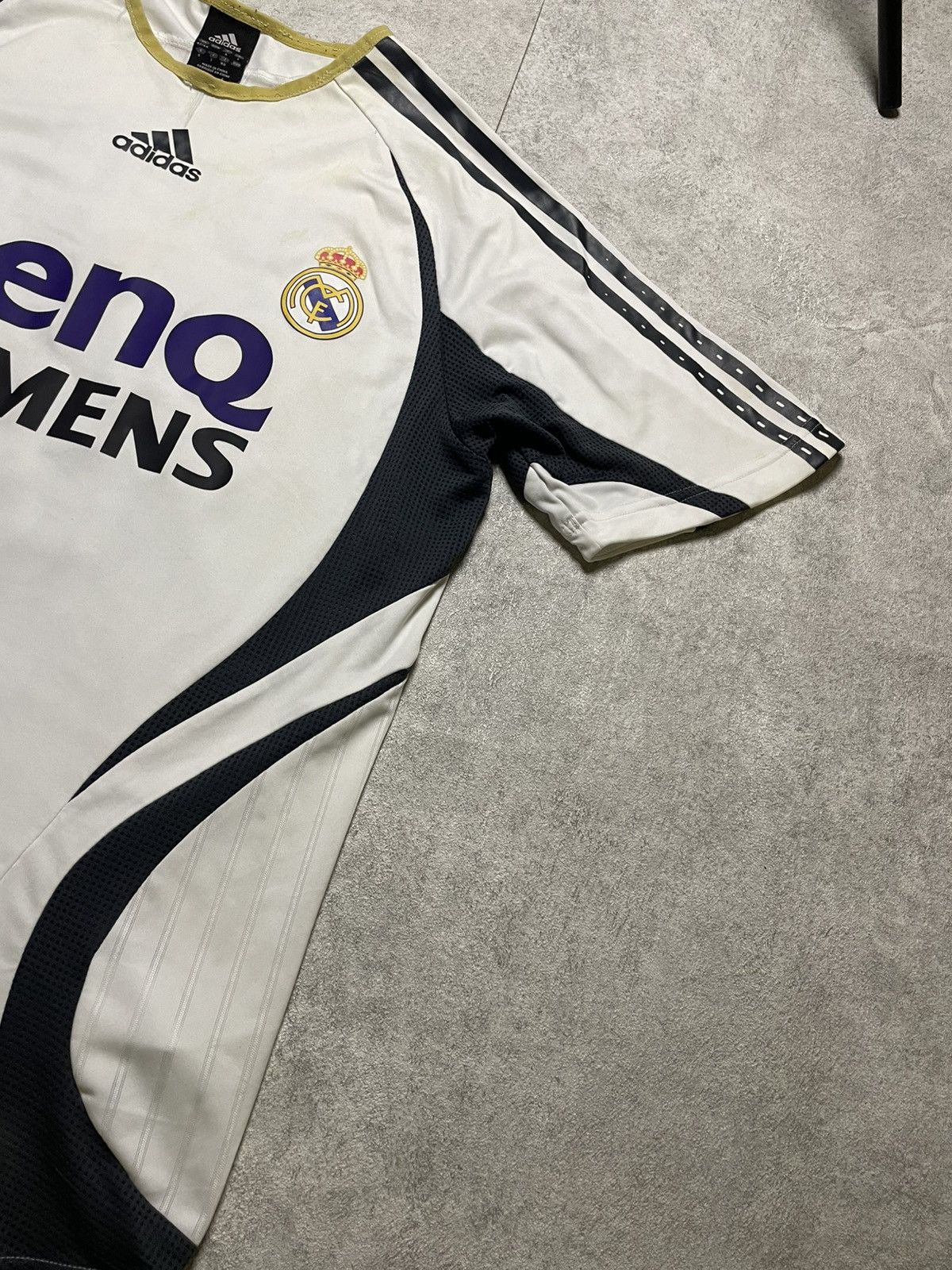 Adidas Real Madrid 2006-2007 home jersey soccer Adidas Size US L / EU 52-54 / 3 - 19 Thumbnail