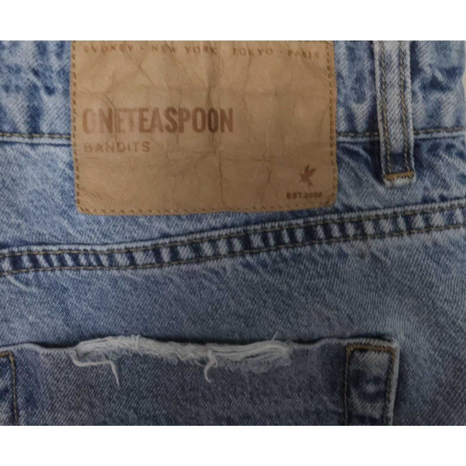 One Teaspoon One Teaspoon Bandits low-waist denim shorts. Size 30 Size 30" / US 8 / IT 44 - 6 Thumbnail