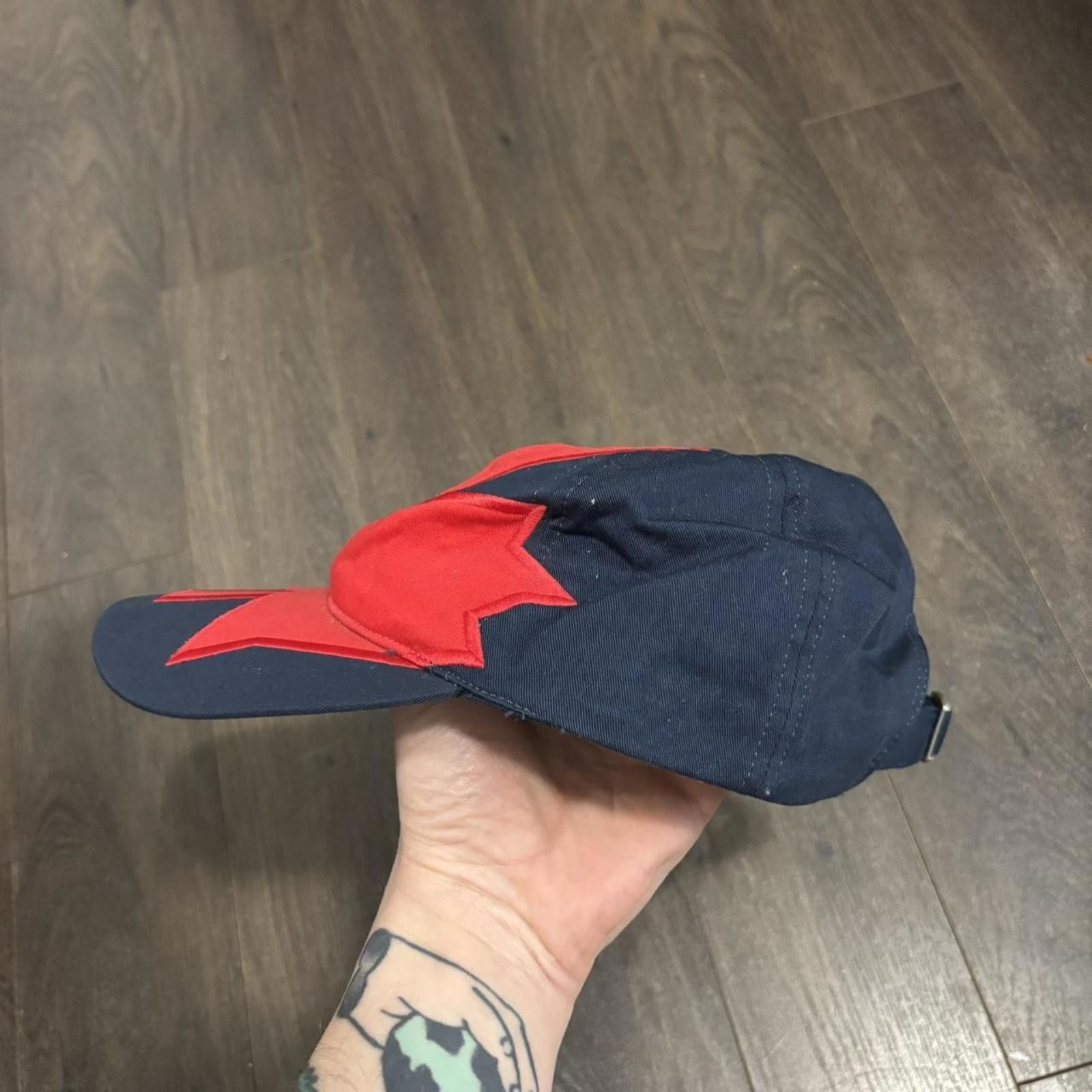 Other vintage embroidered Canadian maple leafs strap back hat Size ONE SIZE - 2 Thumbnail