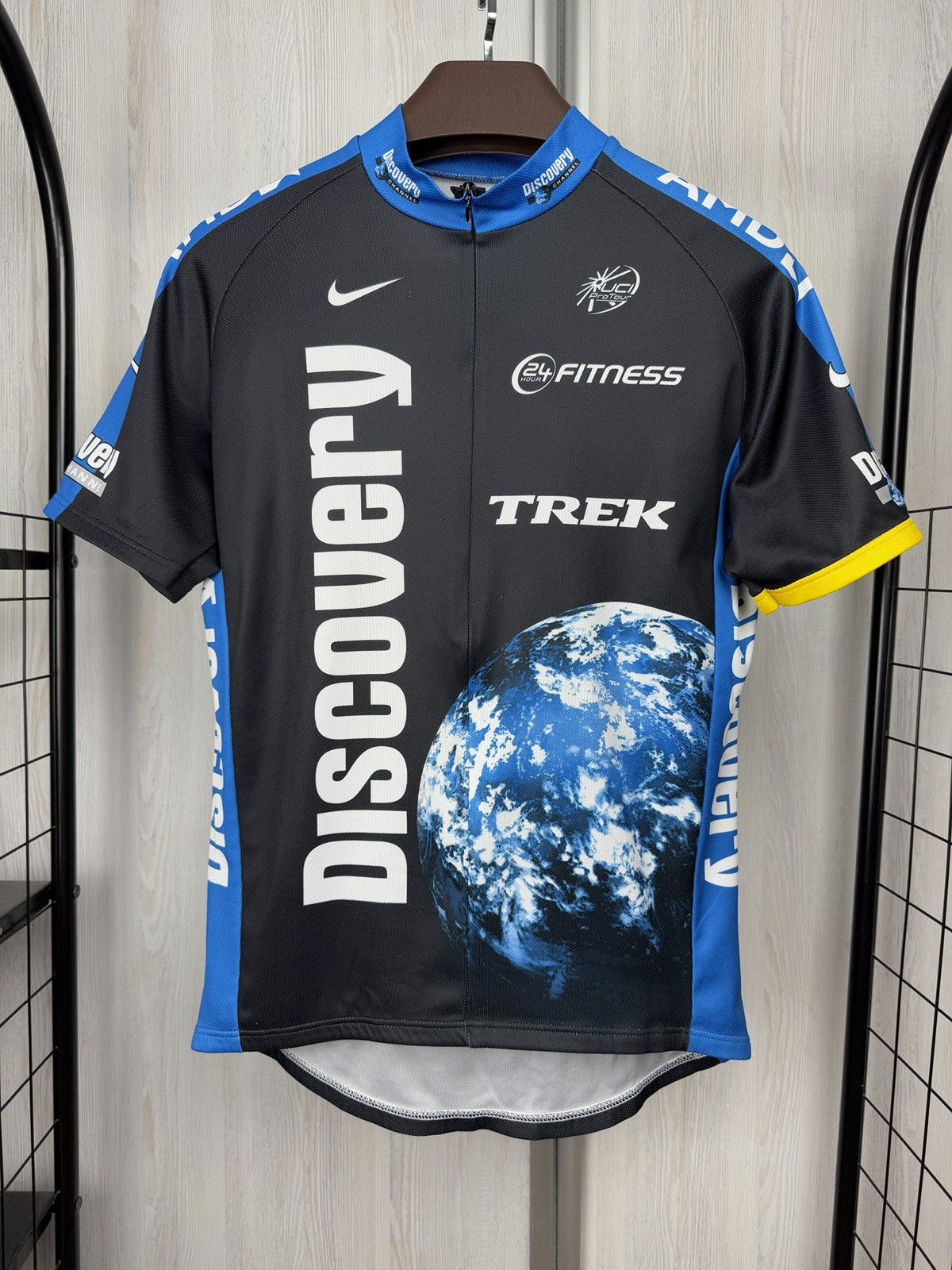 Nike 2007 Nike Discovery Channel Cycling Bike Jersey Vintage Size US L / EU 52-54 / 3 - 2 Thumbnail