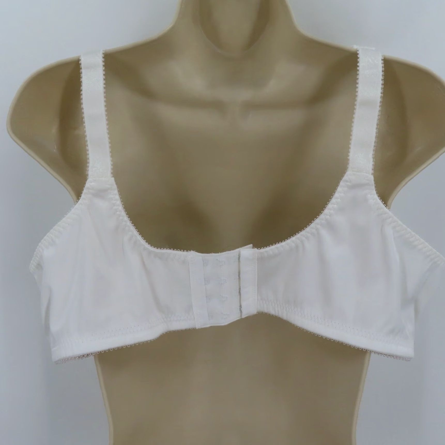 Vintage Bali 42C Double Support Wirefree Bra 3820 Wireless Unlined White New T-Shirt Bra Womens Size ONE SIZE - 6 Thumbnail